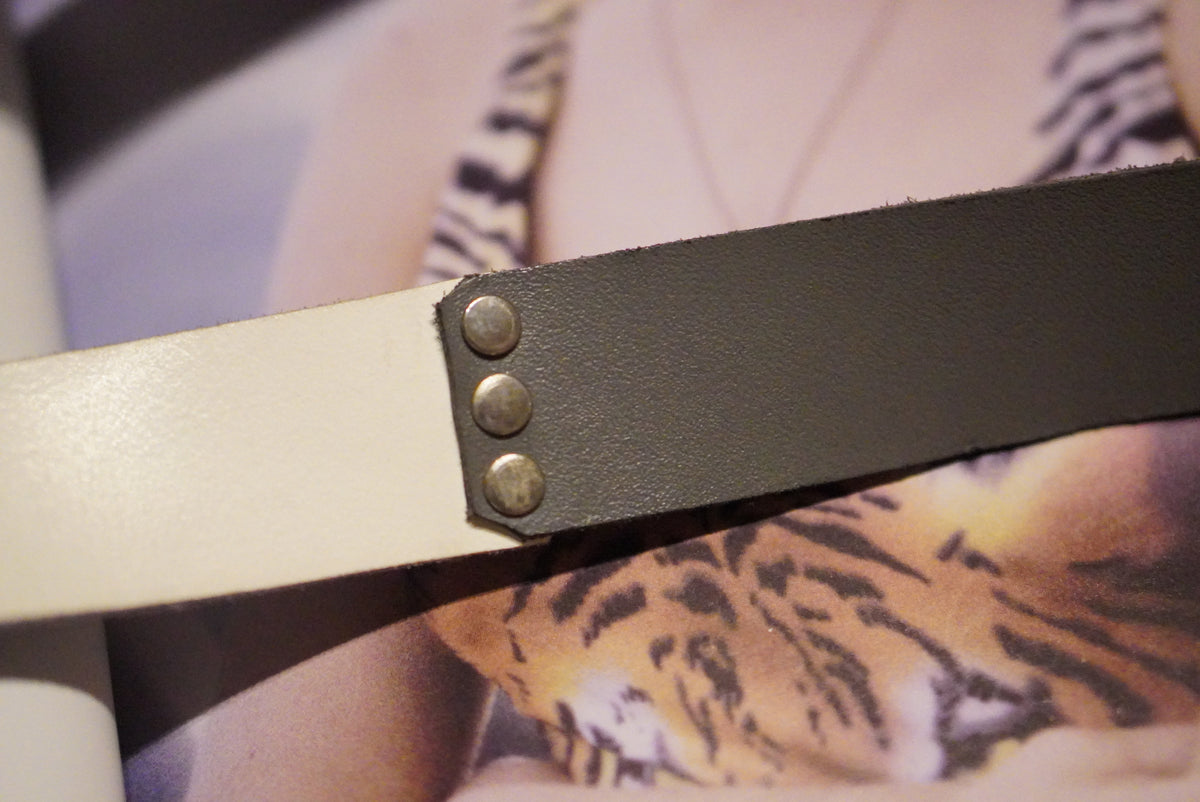 Leather Belt Vintage Y2K Two Tone Gray White Metal Buckle | M