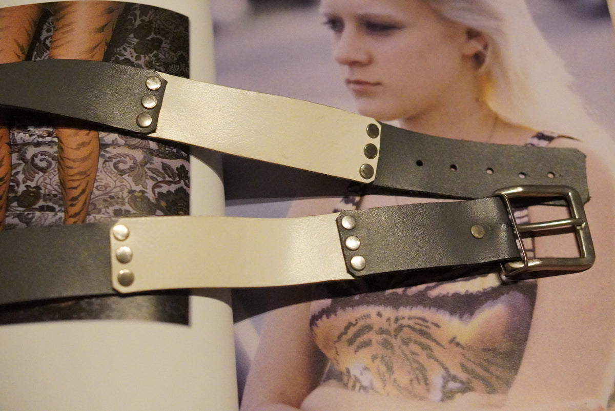 Leather Belt Vintage Y2K Two Tone Gray White Metal Buckle | M