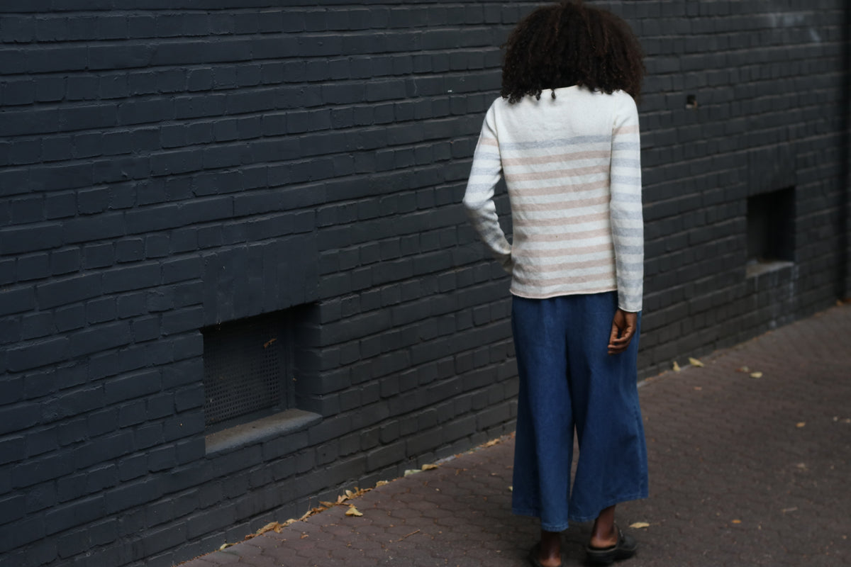 Striped Wool Blend Jumper | Vintage Y2K V-Neck Knit Sweater | M/L
