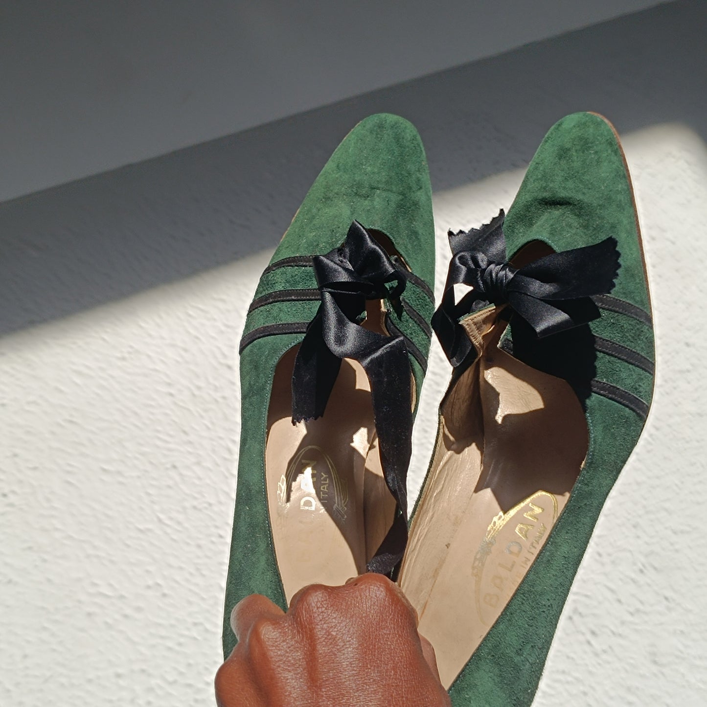 Vintage BALDAN Italy Suede Pumps Green 60s 70s Kitten Heel Ribbon Bow Shoes