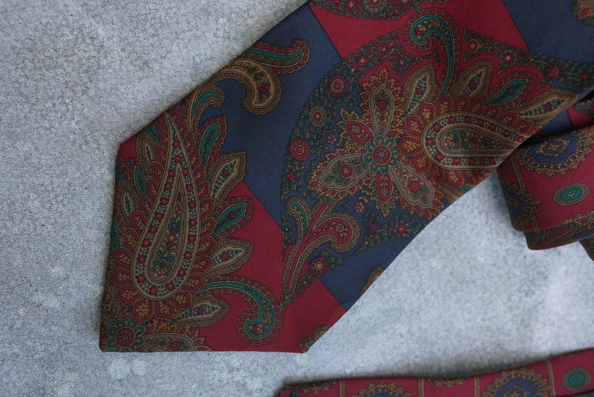 Silk Paisley Tie | Vintage Tommy Hilfiger Necktie Red Blue | One Size