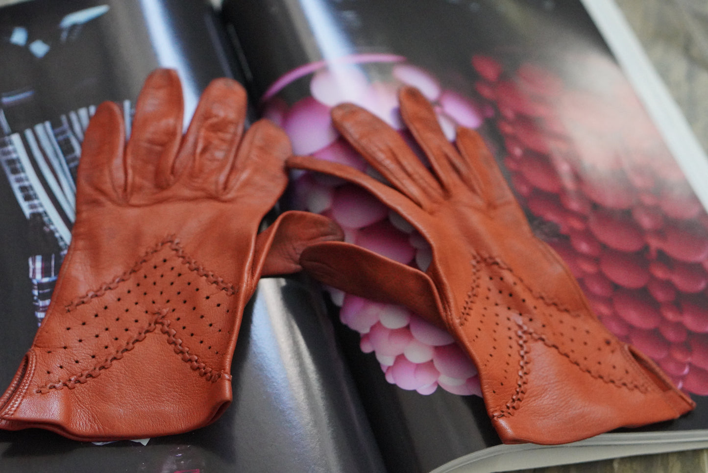 Vintage 70s Cognac Tan Leather Gloves | Perforated Chevron Driving Style