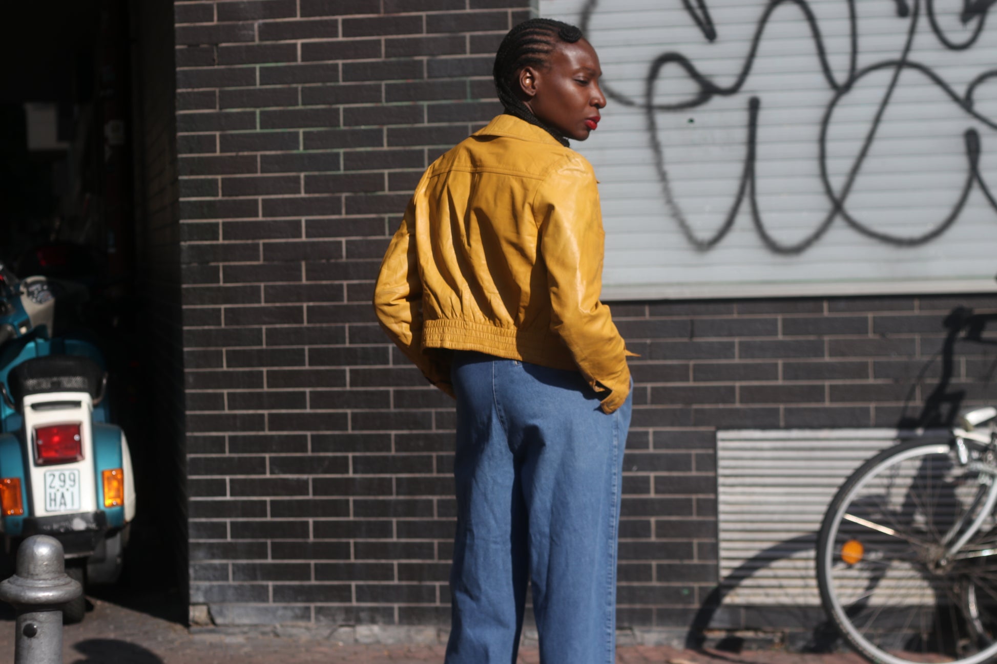 Vintage 80s Yellow Leather Cropped Jacket - Bold Boxy Fit, Real Retro Style