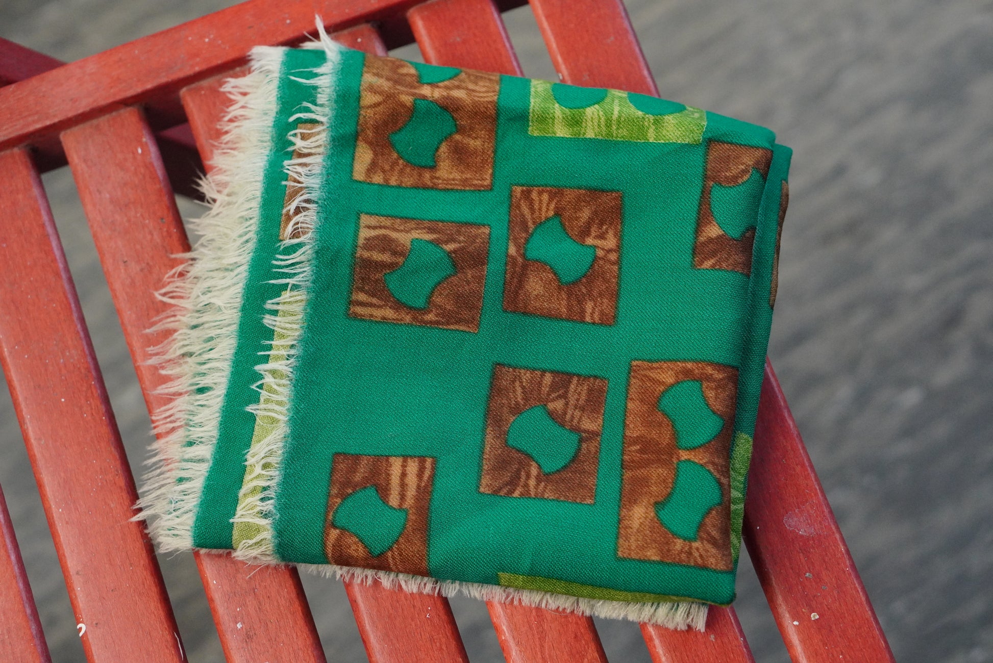 Vintage 1970s Geometric Scarf Green Abstract Pattern Fringed Lightweight Shawl