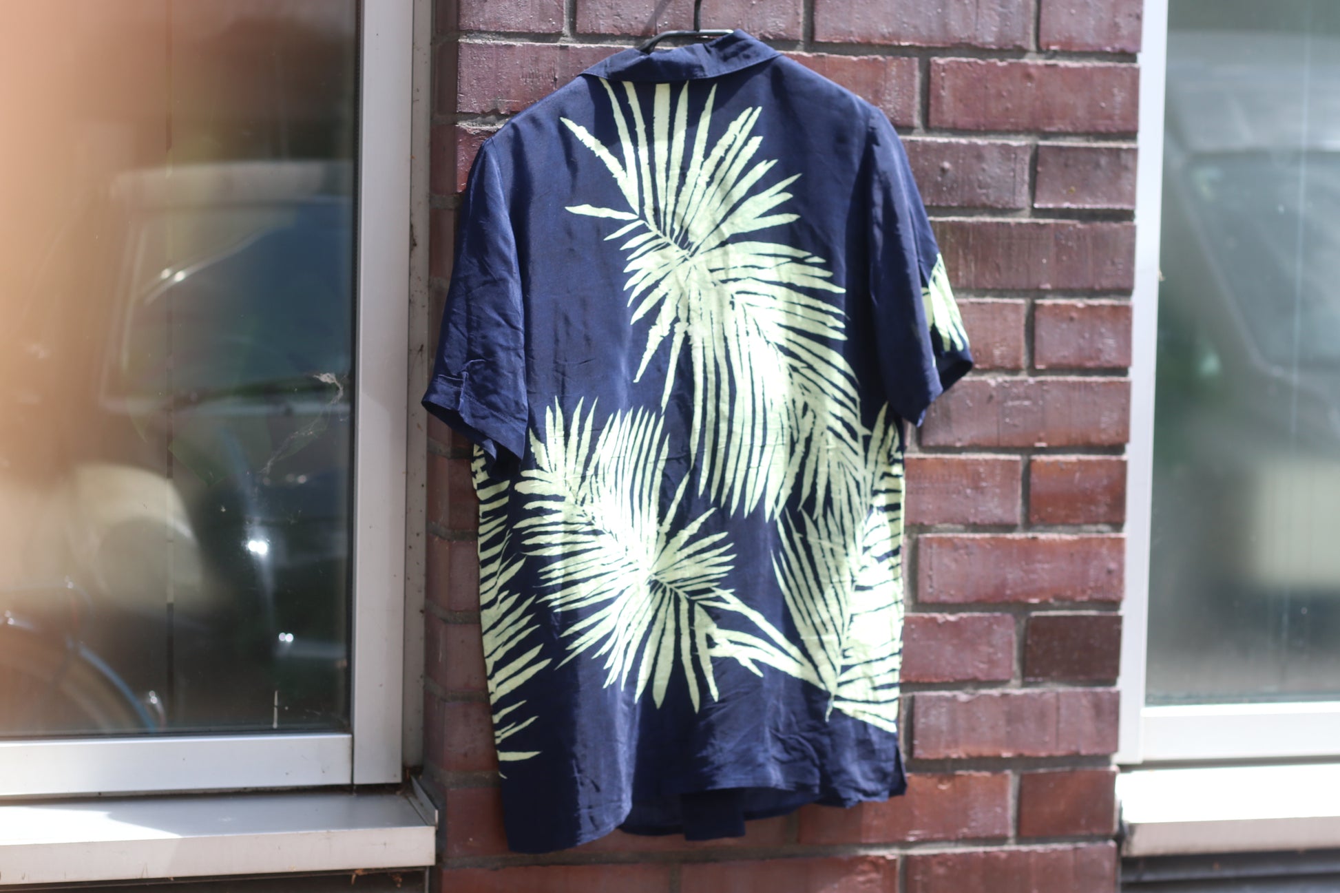 Vintage 1990s Palm Leaf Print Short Sleeve Shirt Navy Blue Green Tropical Blouse