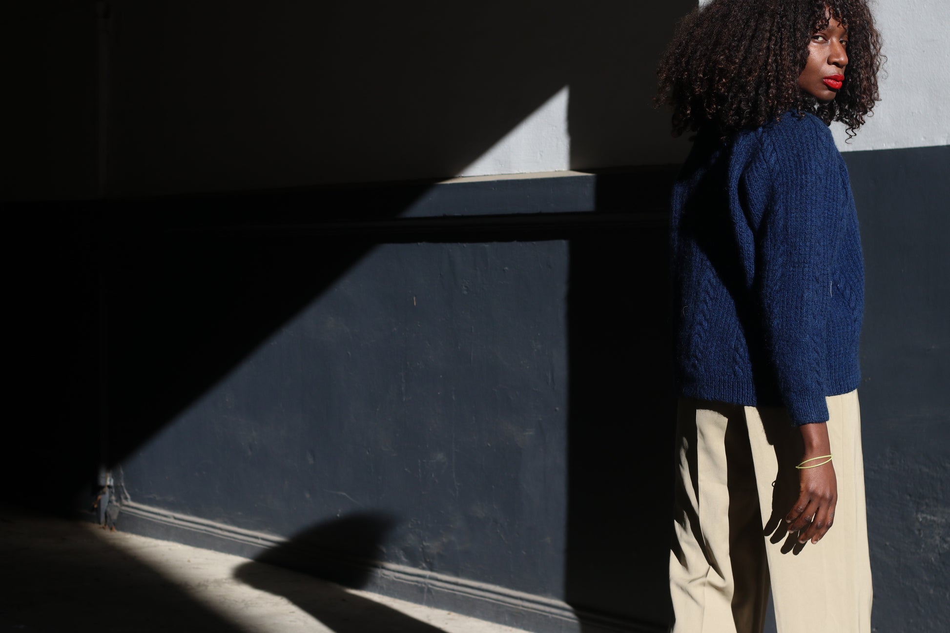 Cable Knit Sweater | Vintage 90s V Neck Jumper | Dark Navy Blue (M)
