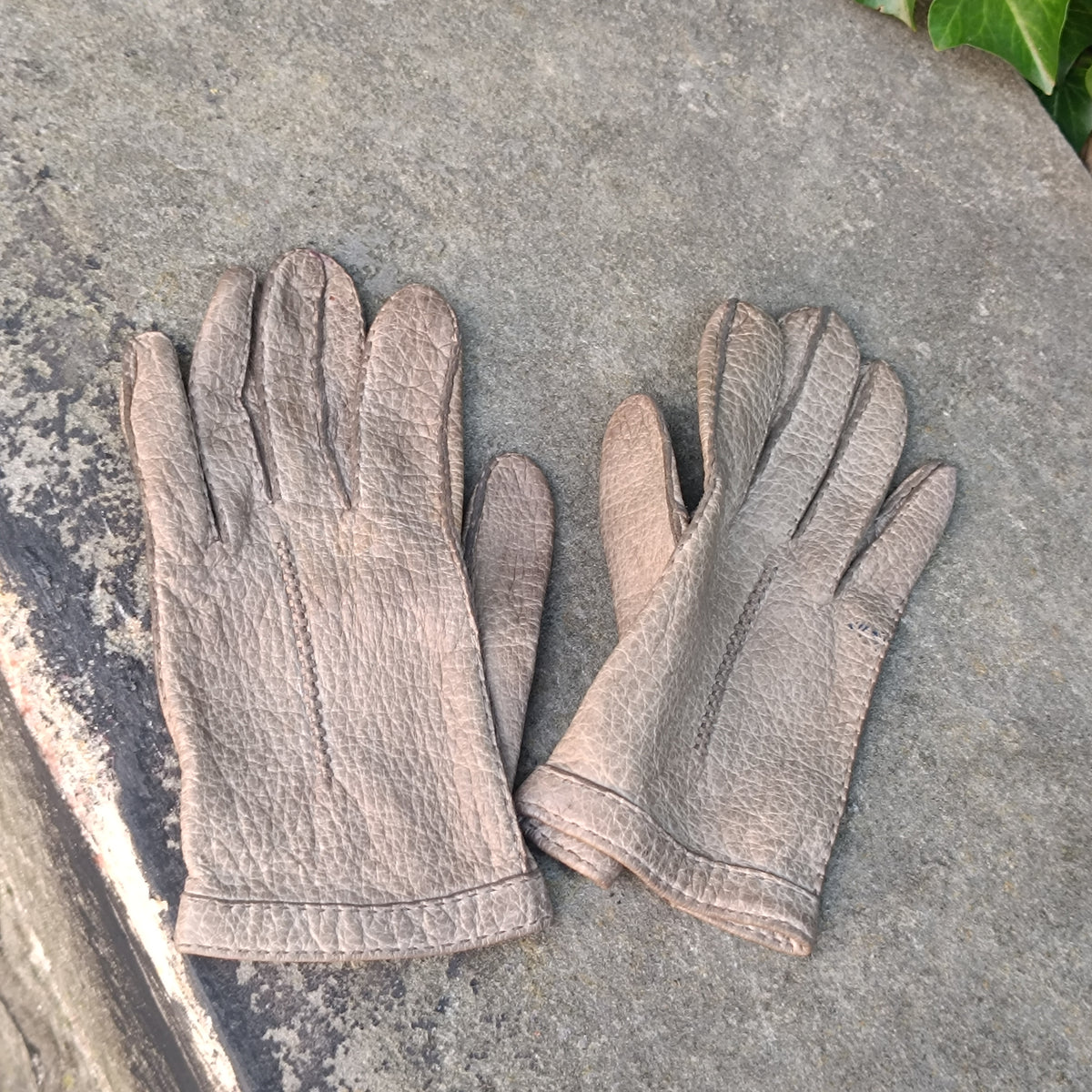 Leather Gloves | Vintage 70s Taupe Peccary Gloves | Size S