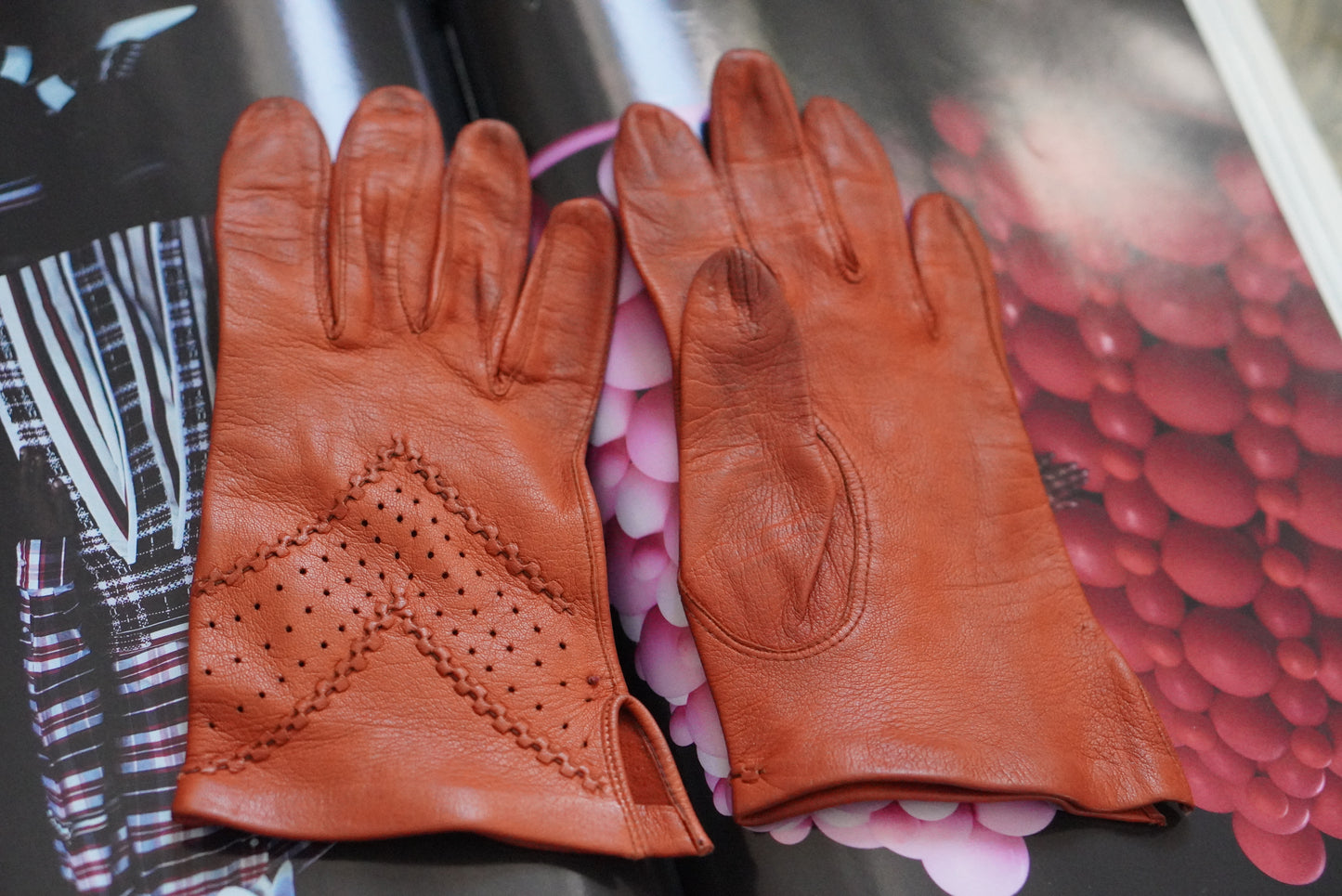 Vintage 70s Cognac Tan Leather Gloves | Perforated Chevron Driving Style
