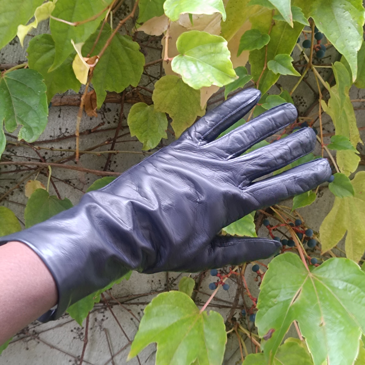Leather Gloves | Vintage 80s Dark Navy Blue Mid Gauntlet | Size S