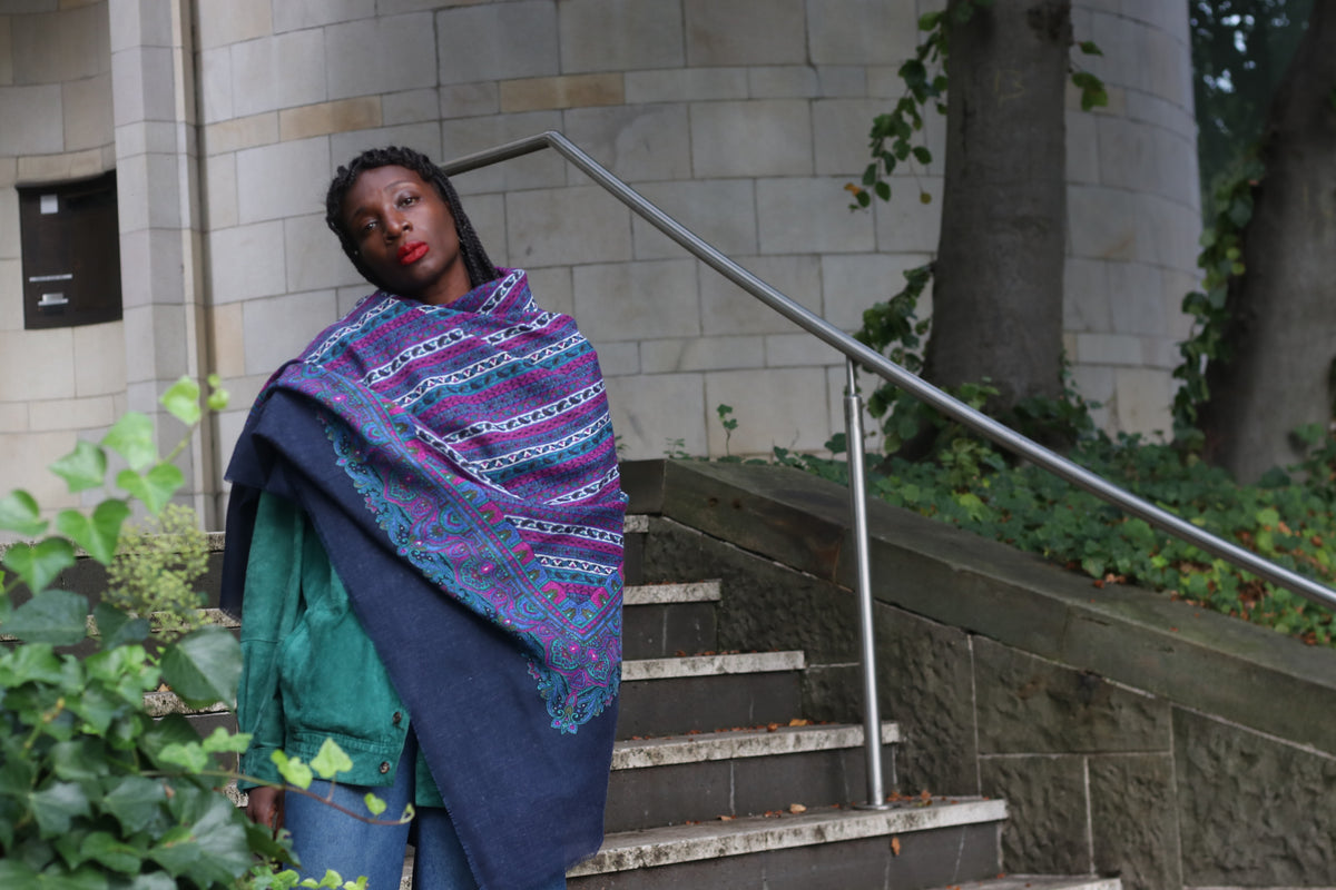 Vintage Wool Shawl - 80s Paisley Scarf - Dark Blue Made in Italy 