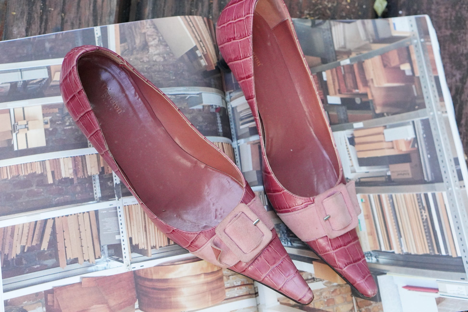 Vigneron Paris Vintage Pink Croc Pumps 38 Italy Y2K Pointed Toe Kitten Heels