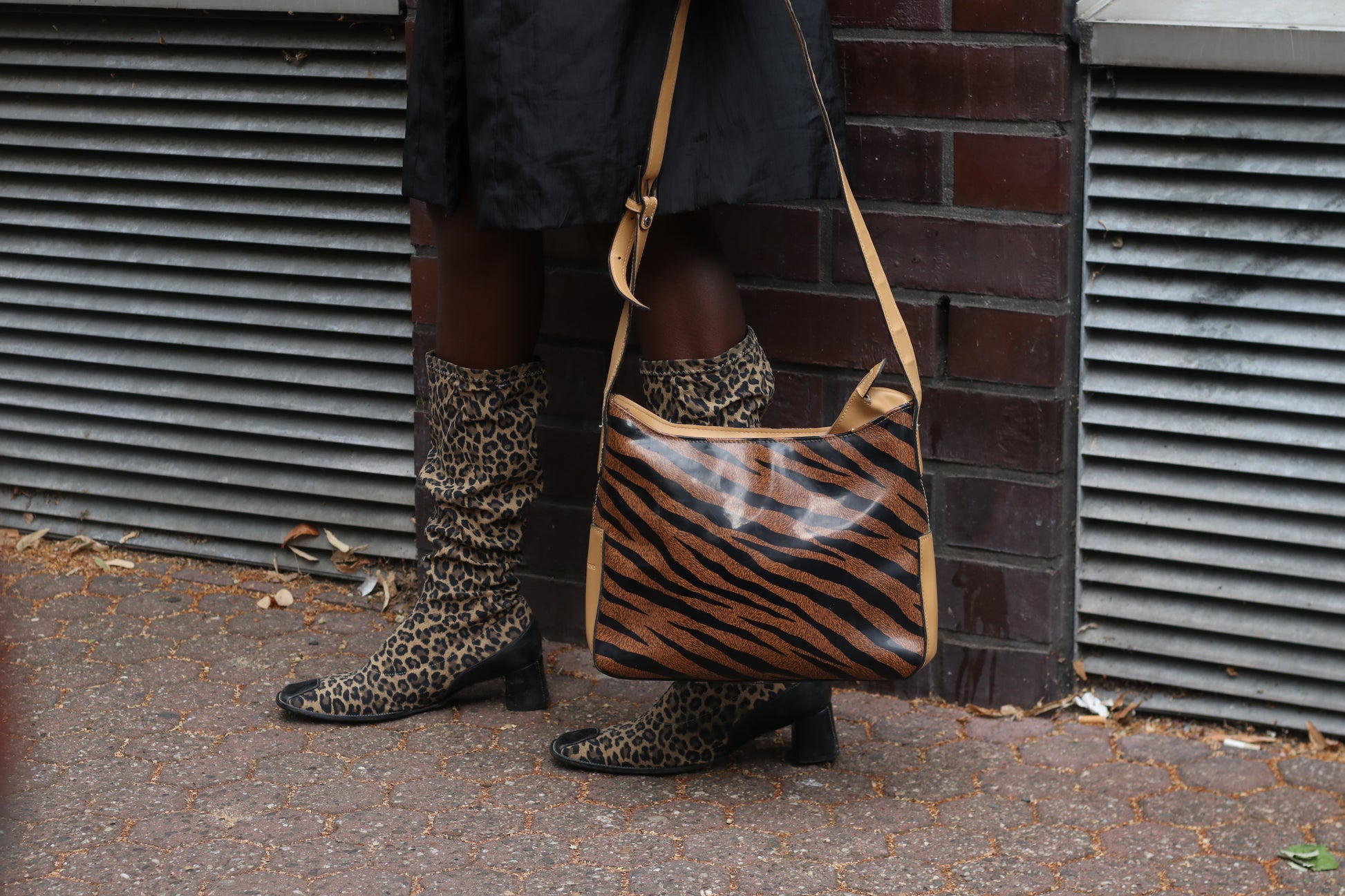  Vintage 90s Tiger Print Leather Shoulder Bag | Animal Print Handbag
