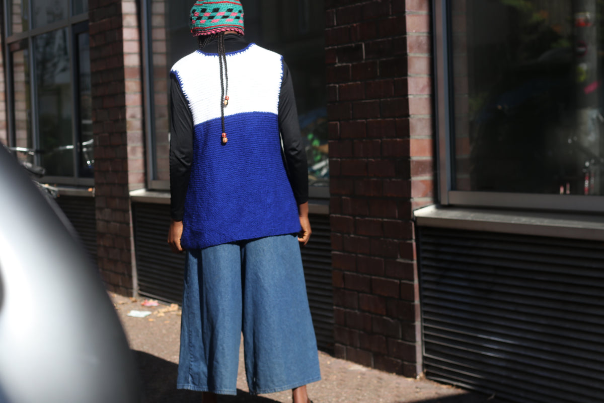 Knit Vest | Vintage 70s Blue White Knit Top | Fits M/L