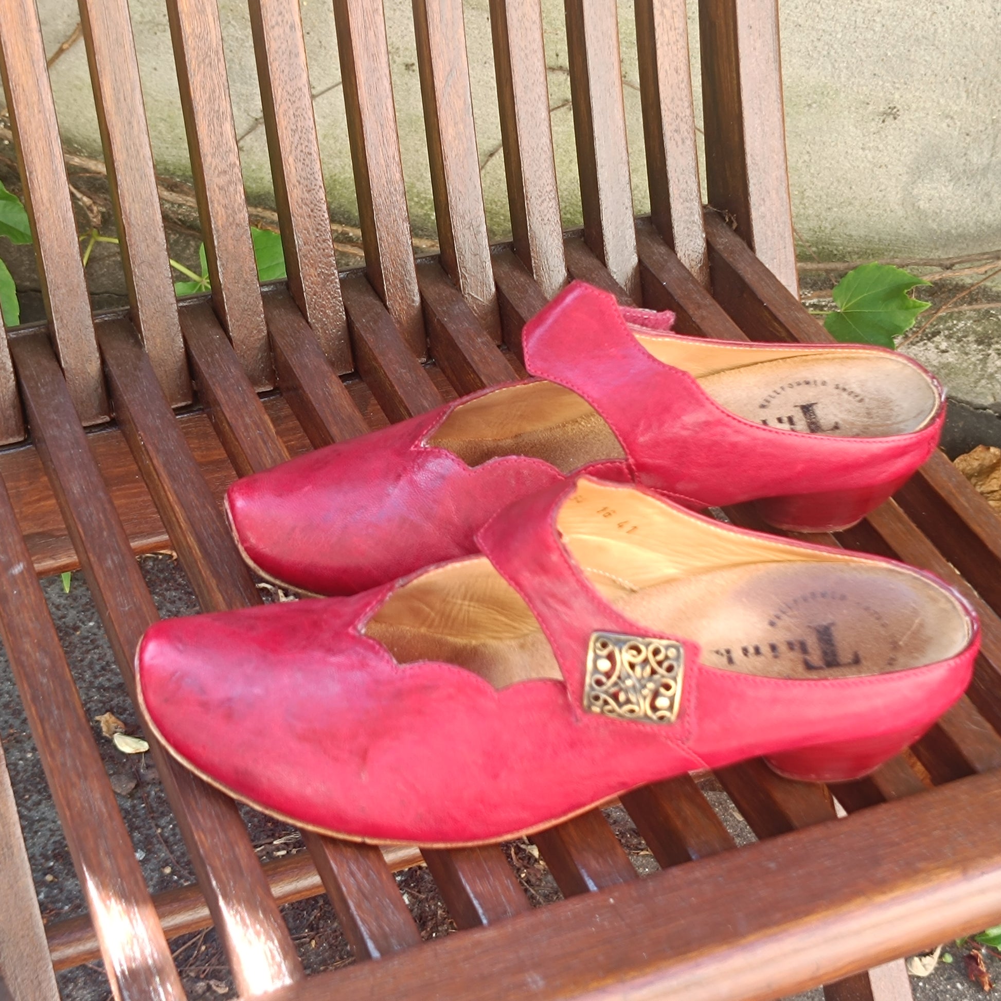 Think Vintage Red Leather Mules - 90s Scalloped Clogs EU 41