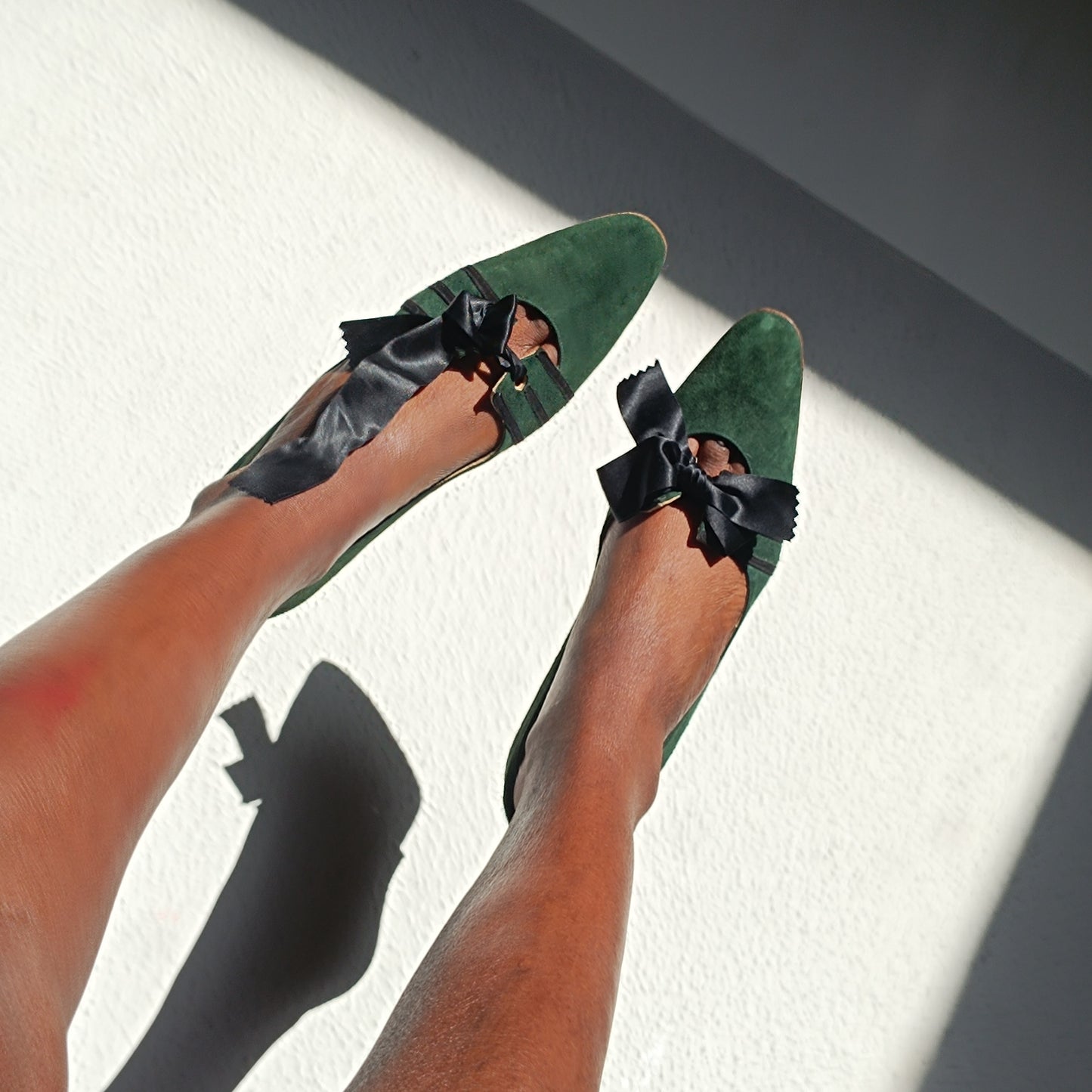 Vintage BALDAN Italy Suede Pumps Green 60s 70s Kitten Heel Ribbon Bow Shoes