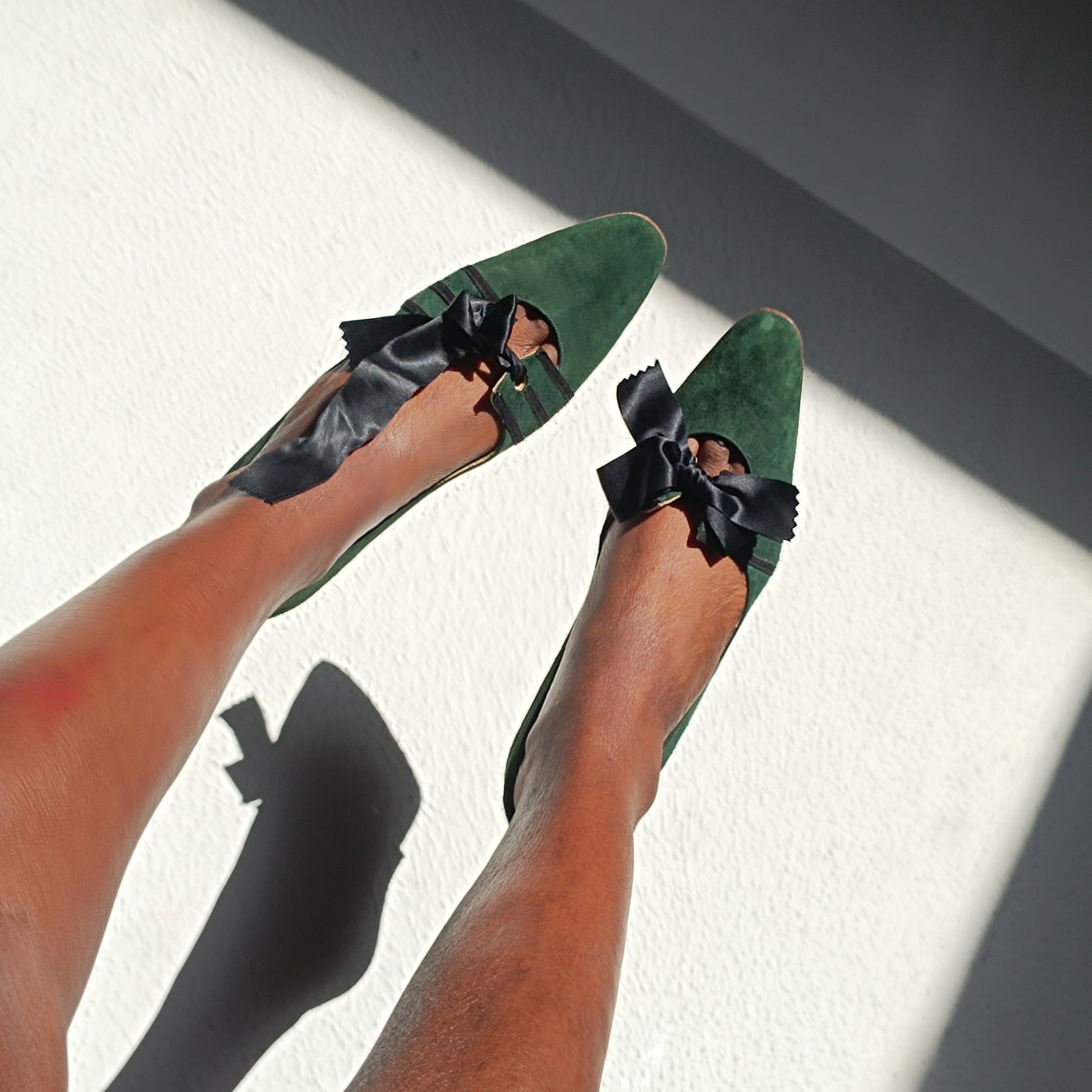 Vintage BALDAN Italy Suede Pumps Green 60s 70s Kitten Heel Ribbon Bow Shoes