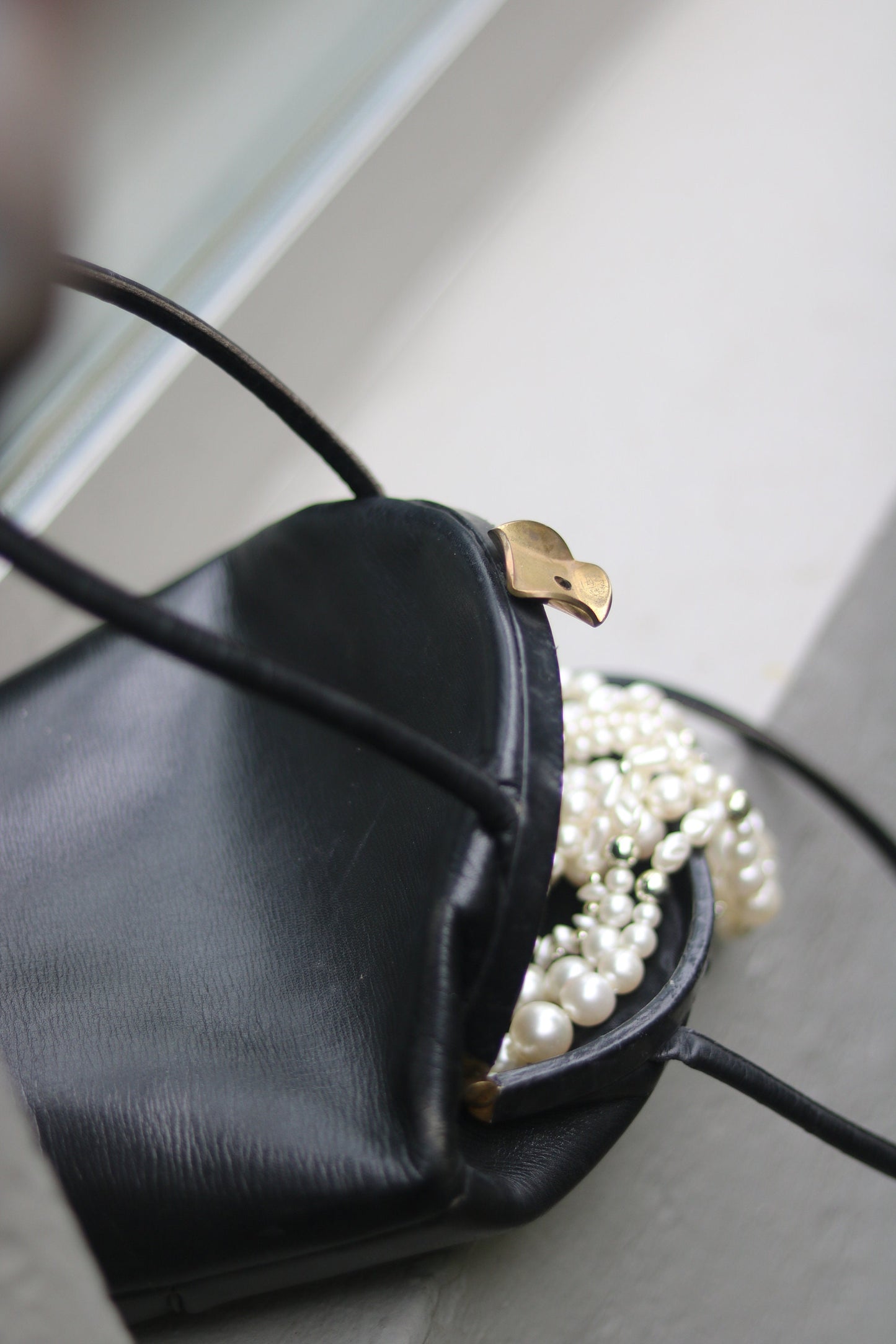 50s leather handbag in black with click closure | Vintage compact evening bag| Retro minimalist small bag