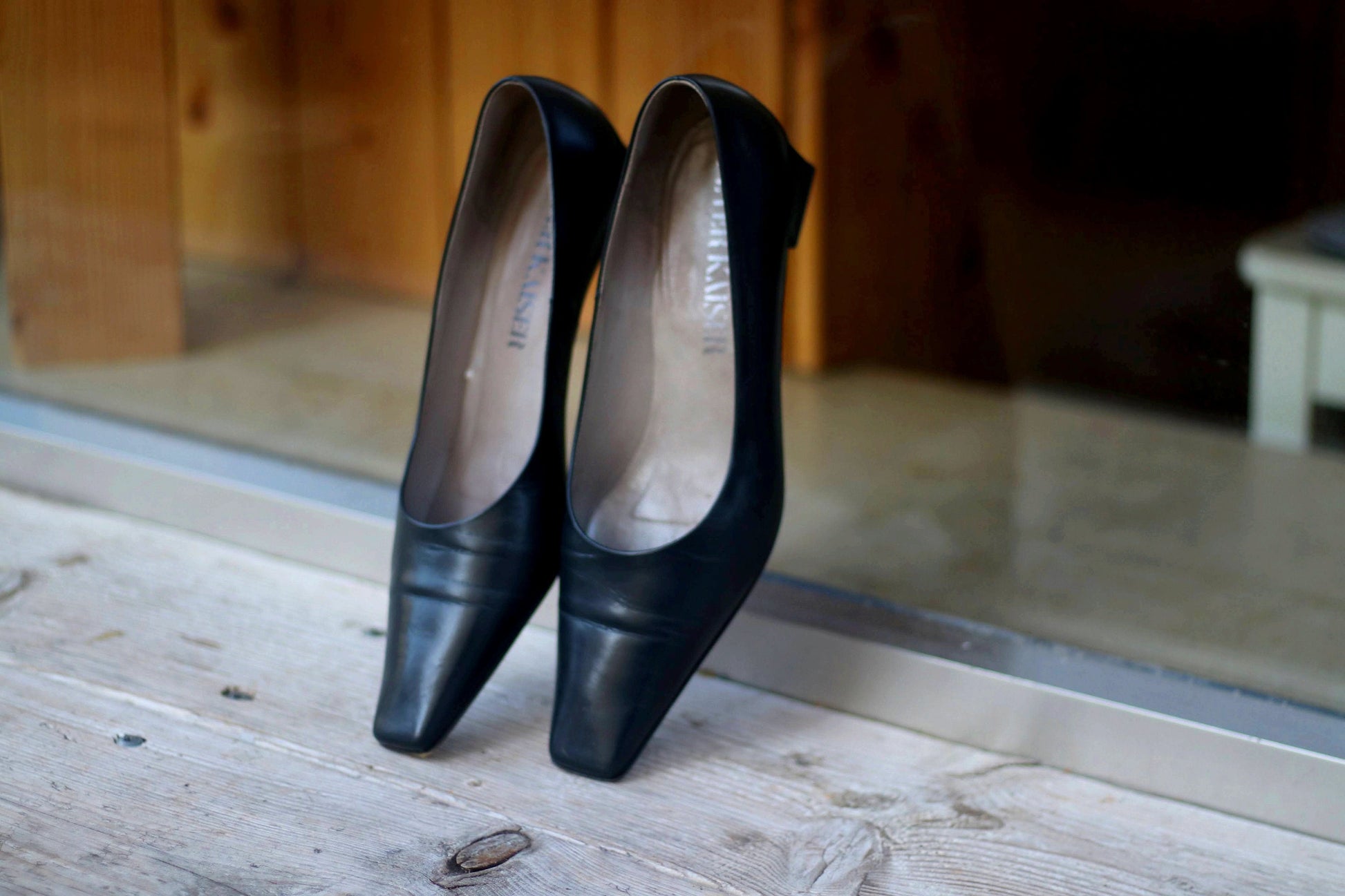 90s Peter Kaiser Leather Heels| Vintage Black Pointed Toe Shoes| Classic and Elegant pumps