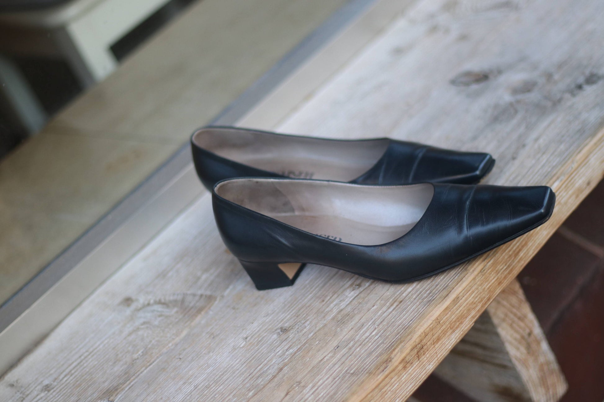 90s Peter Kaiser Leather Heels| Vintage Black Pointed Toe Shoes| Classic and Elegant pumps