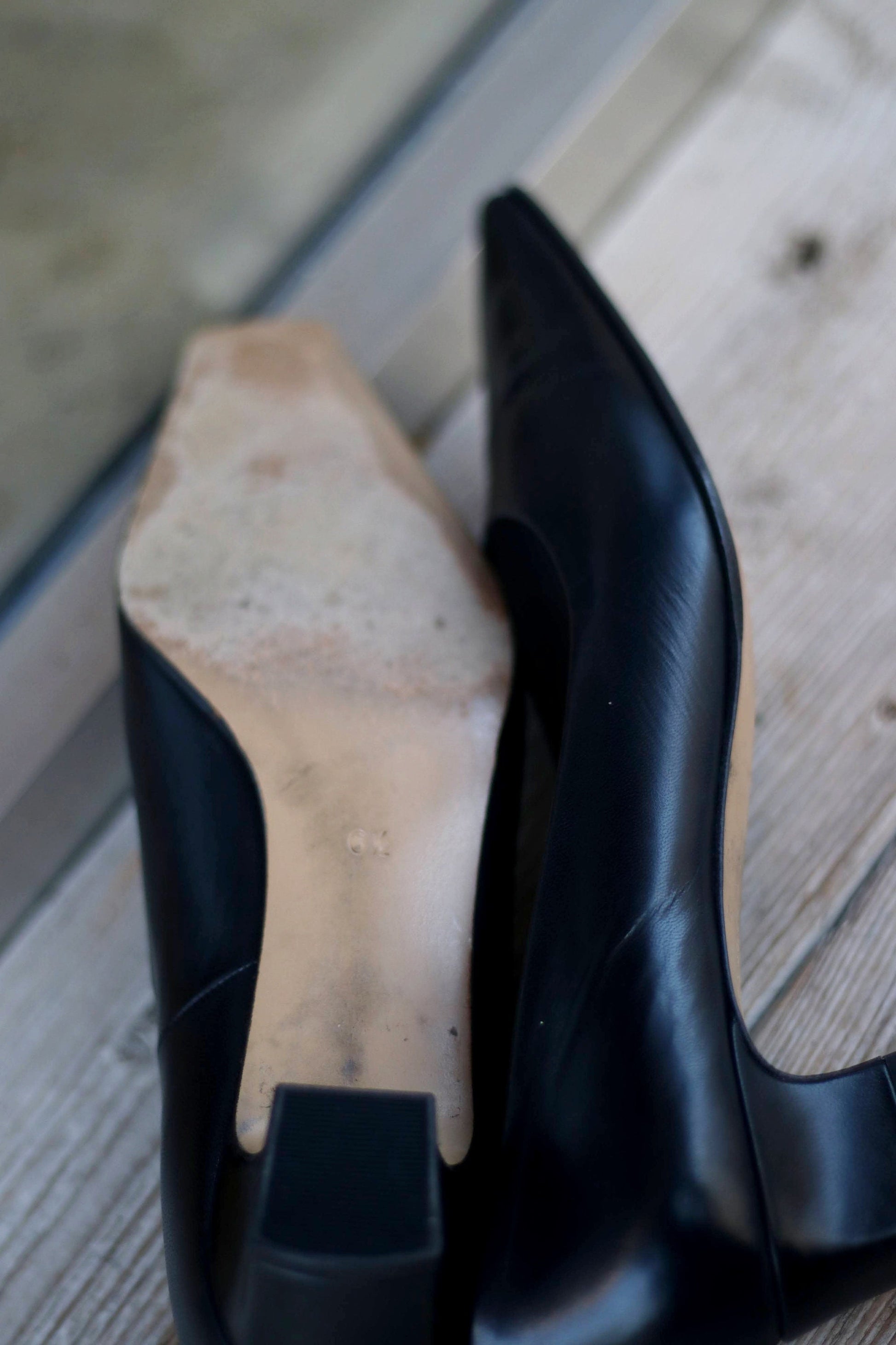 90s Peter Kaiser Leather Heels| Vintage Black Pointed Toe Shoes| Classic and Elegant pumps