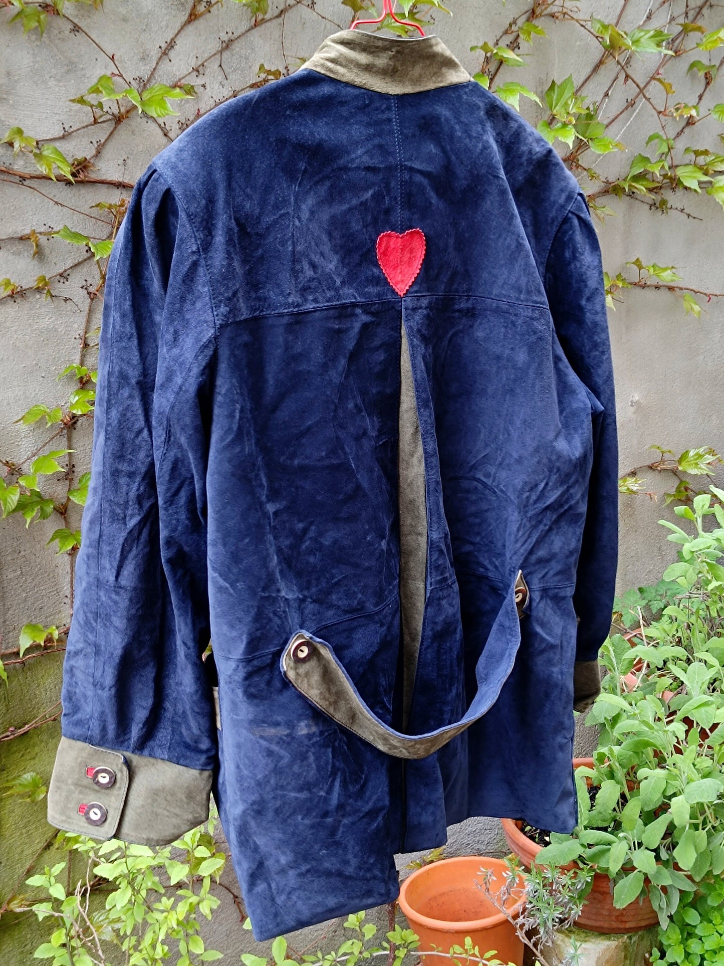 80s Folkloric Suede Coat| Vintage black Women's Jacket with Heart Print| Unique Bohemian talian Leather Coat with Teddy Bear Print
