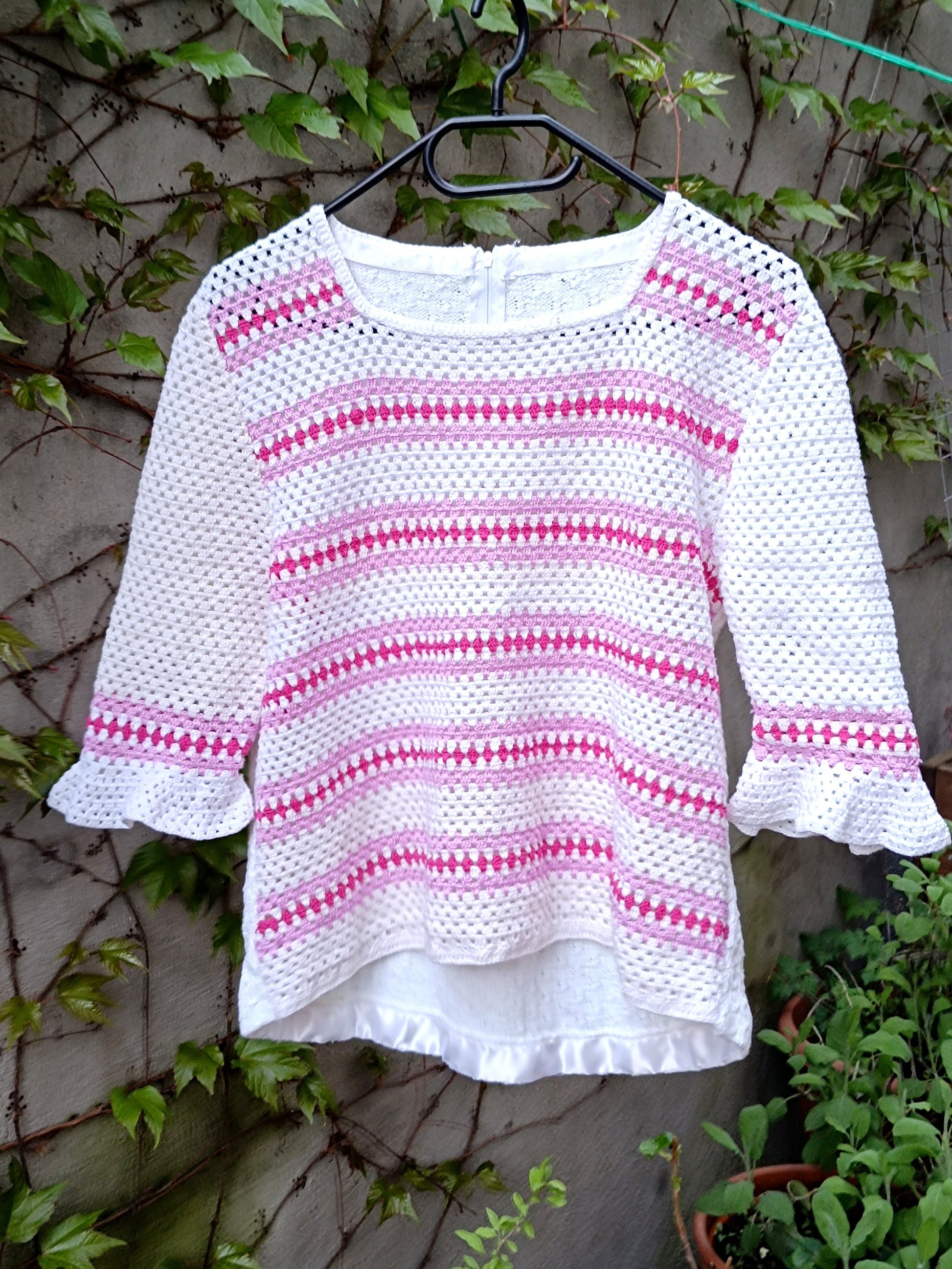1970s Handmade Knit Top Vintage Boho White Pink Crochet Blouse Cottagecore