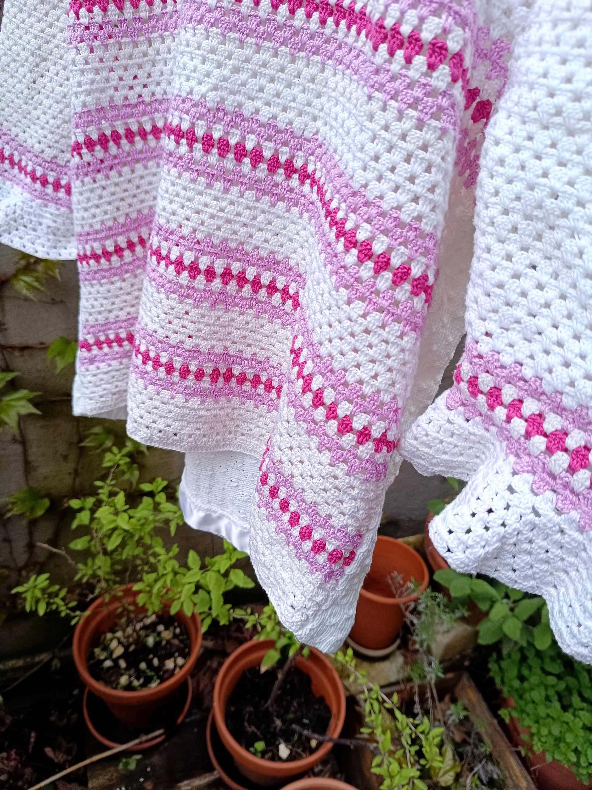 1970s Handmade Knit Top Vintage Boho White Pink Crochet Blouse Cottagecore