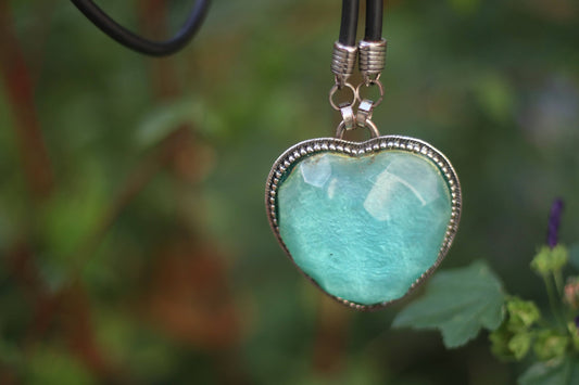 y2k Heart Shaped Necklace| Vintage women's Green jewelry| Gothic inspired heart motif pendant| Maximalist Oversized Heart Shaped Necklace