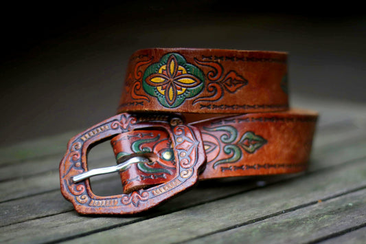 70s Tooled Belt| Vintage Womens Etched Brown Leather Belt With Floral Details | Genuine leather Cowboy Belt with statement print