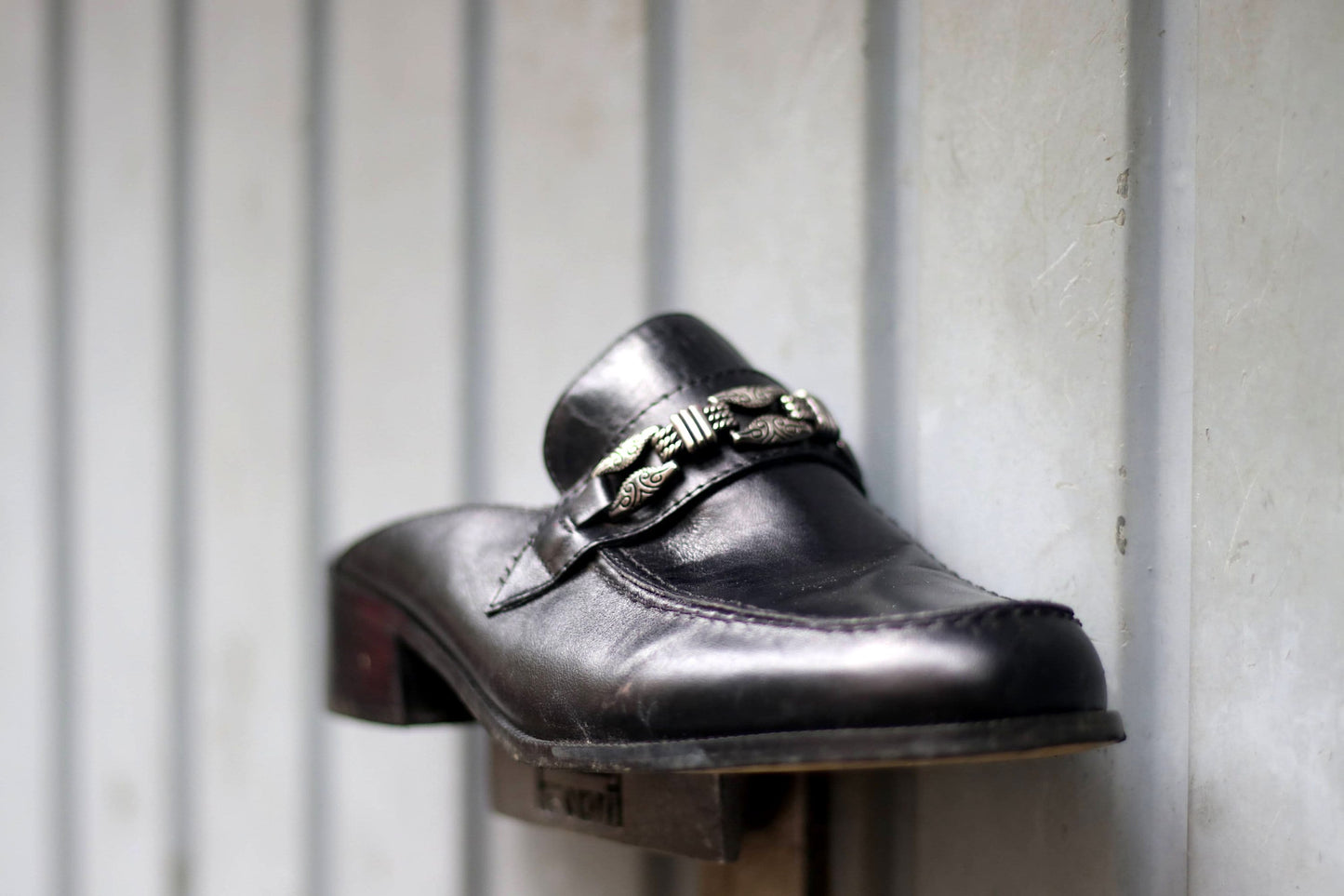 90s Leather Mules in Black| Vintage Apostrophe Black Clogs | Women's Minimalist Chic Purist Flats Size 9 M