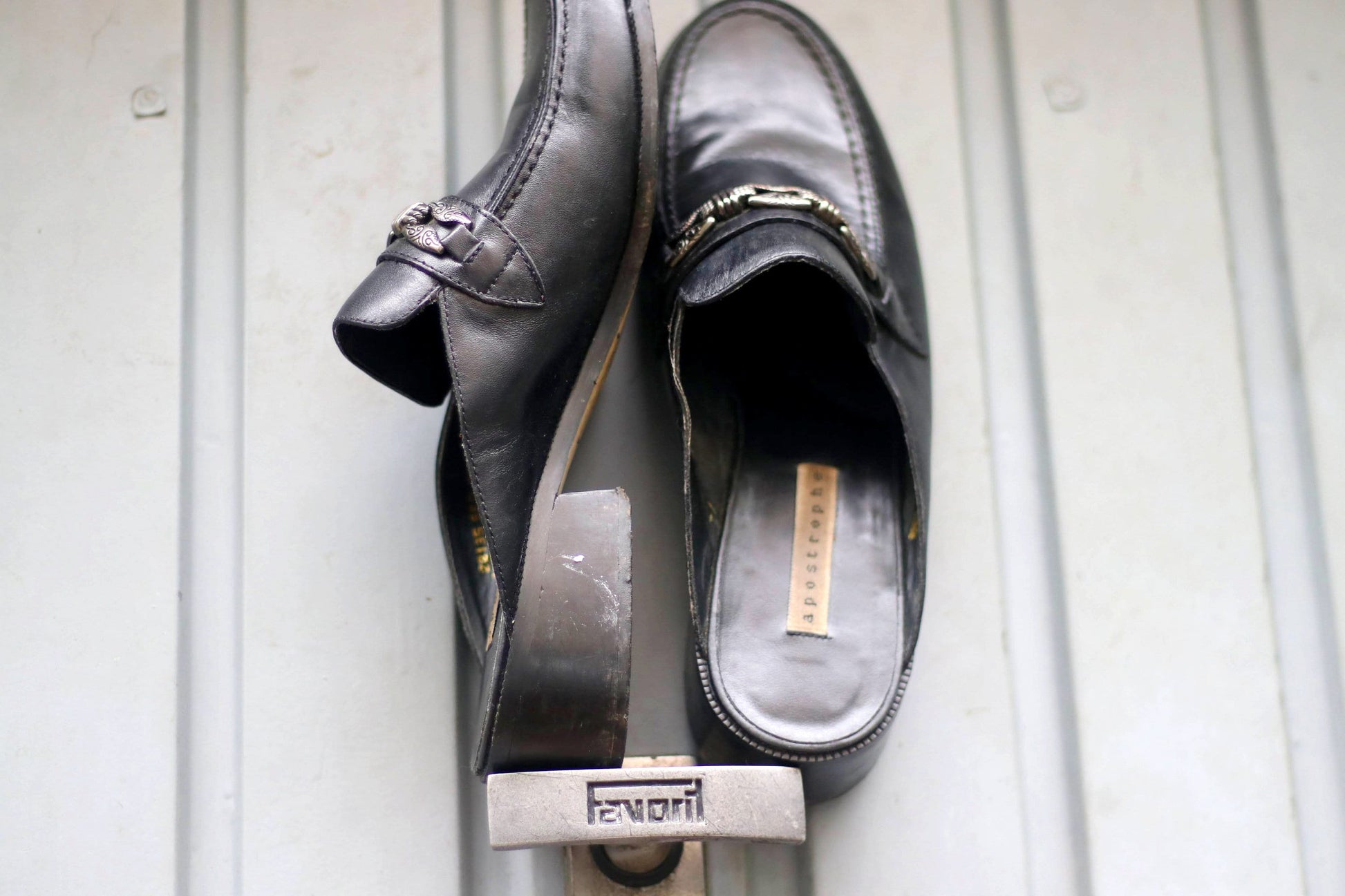 90s Leather Mules in Black| Vintage Apostrophe Black Clogs | Women's Minimalist Chic Purist Flats Size 9 M