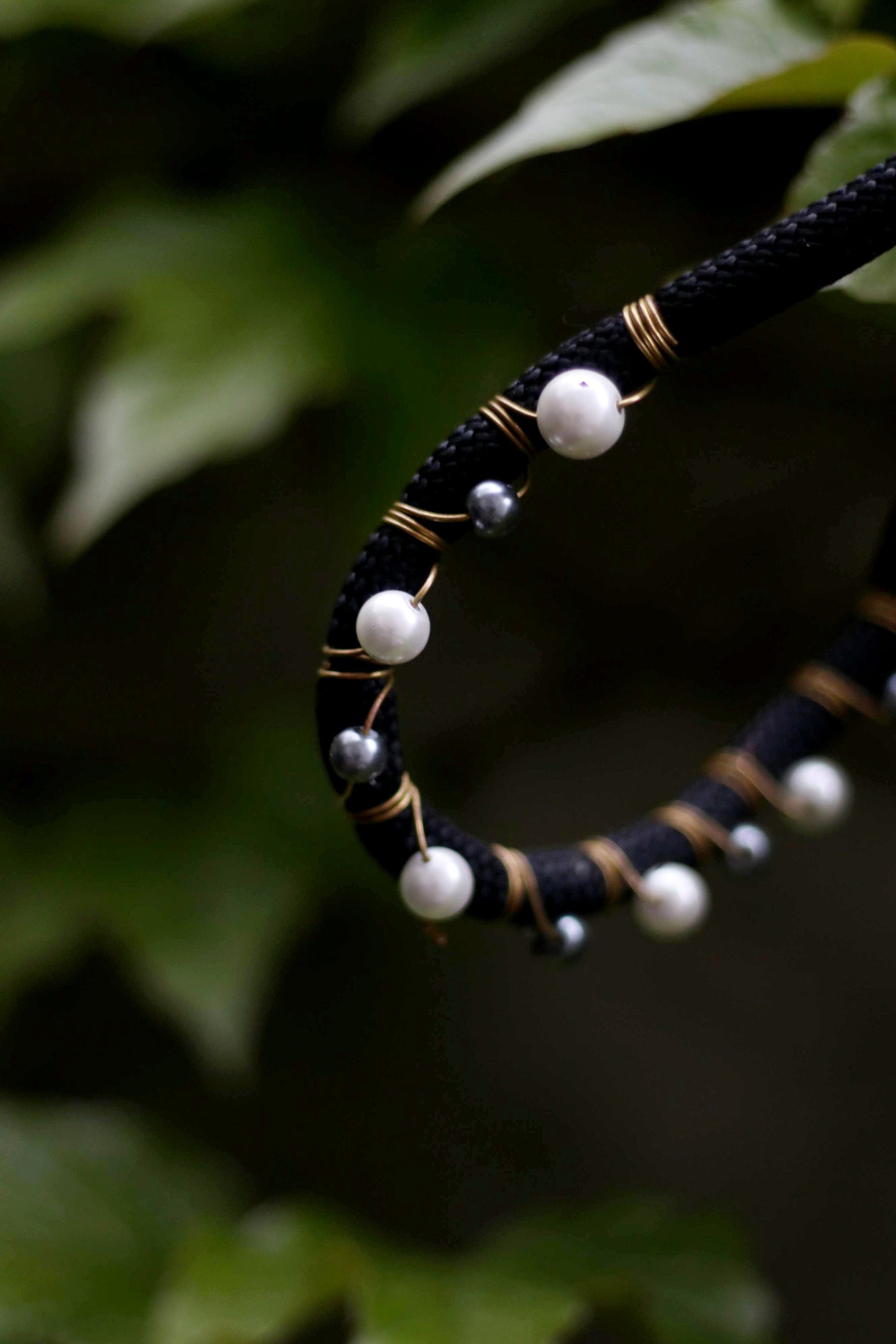 Vintage Gothic Beaded Necklace| 90s Black Opulent Jewelry| Women's Pearl-like Necklace