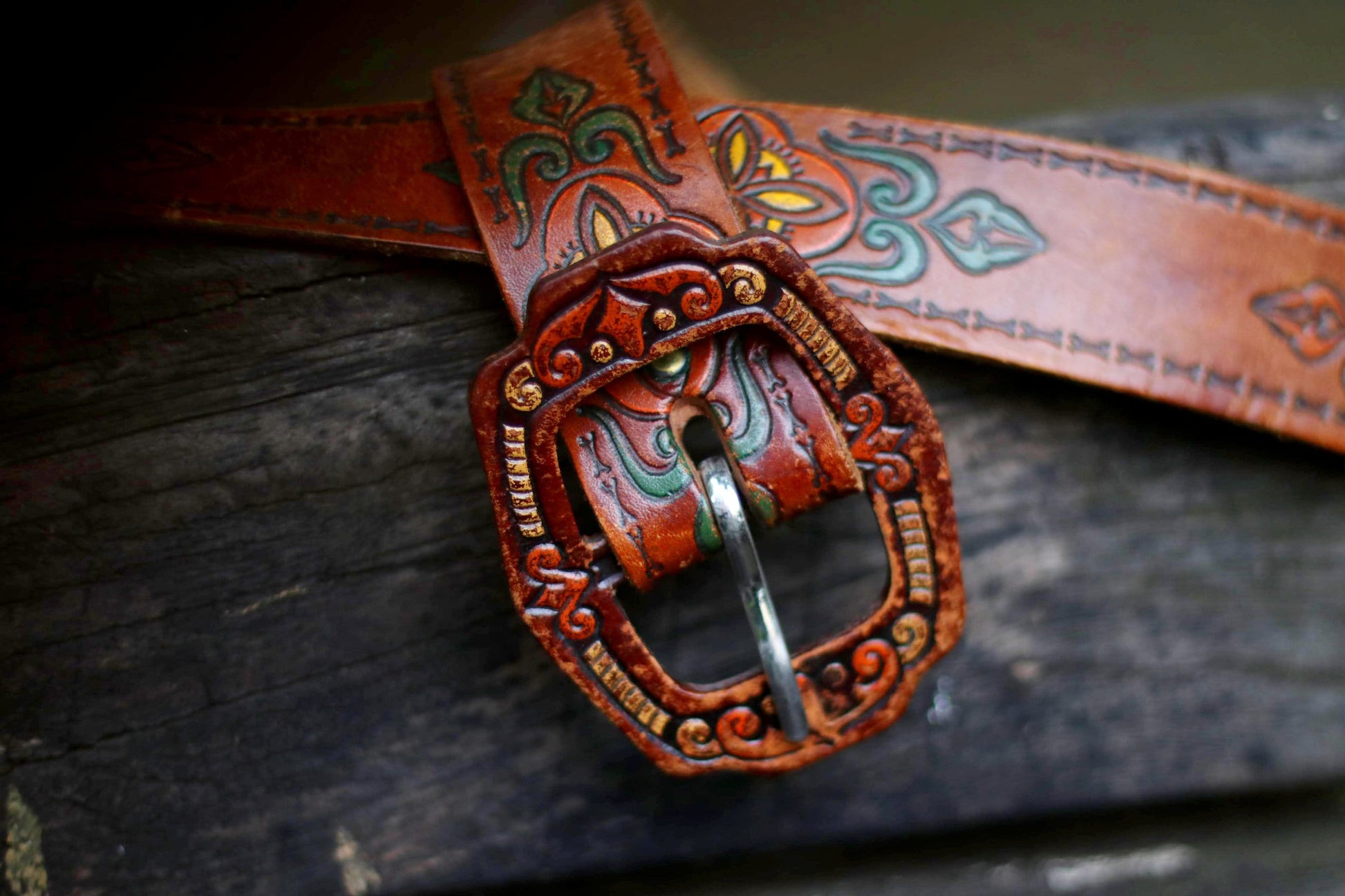 70s Tooled Belt| Vintage Womens Etched Brown Leather Belt With Floral Details | Genuine leather Cowboy Belt with statement print