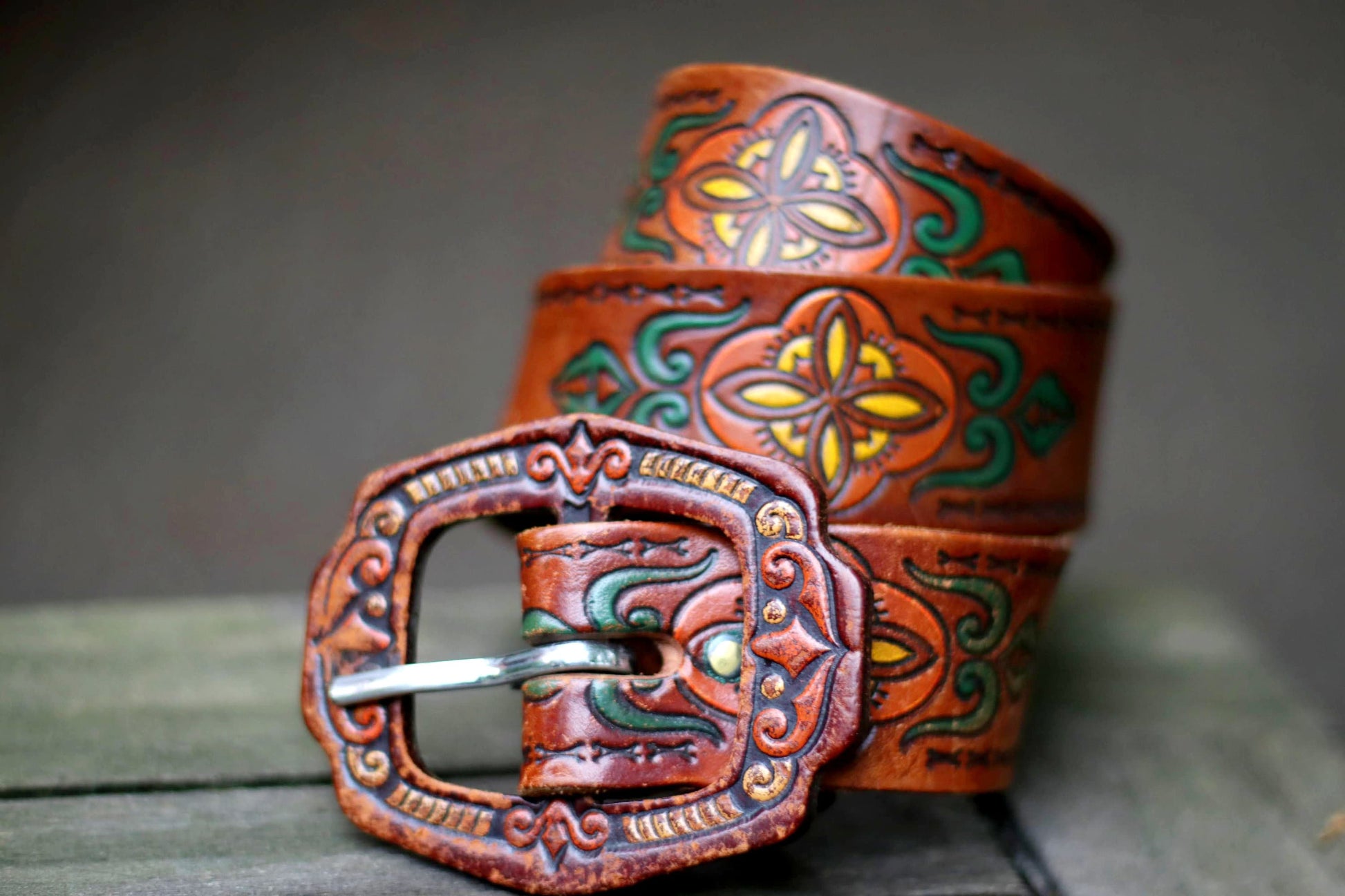 70s Tooled Belt| Vintage Womens Etched Brown Leather Belt With Floral Details | Genuine leather Cowboy Belt with statement print
