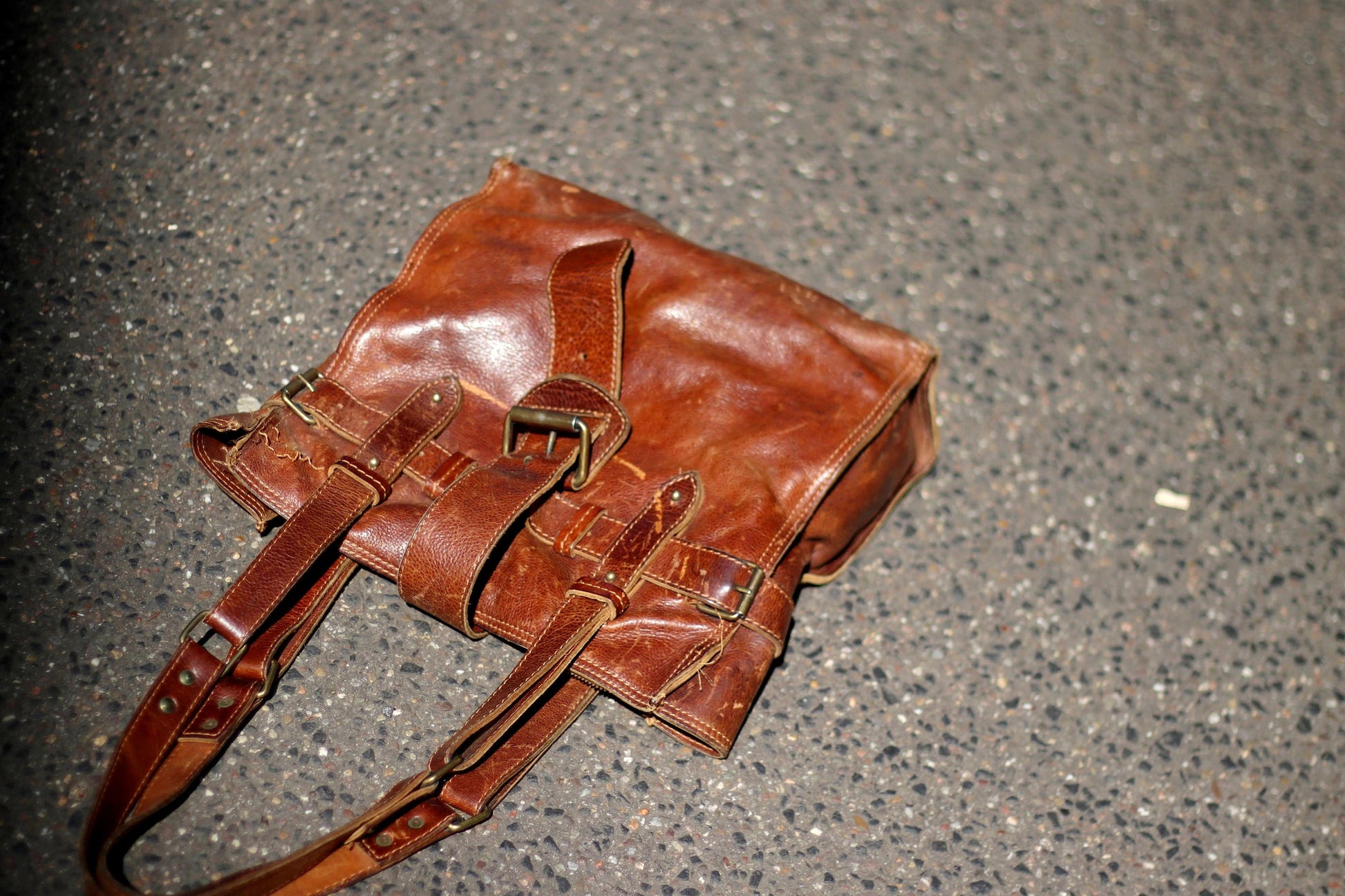 70s Handmade Bag| Vintage Brown Leather Chic Shoulderbag | Women's Minimalist Cowboy's Tote