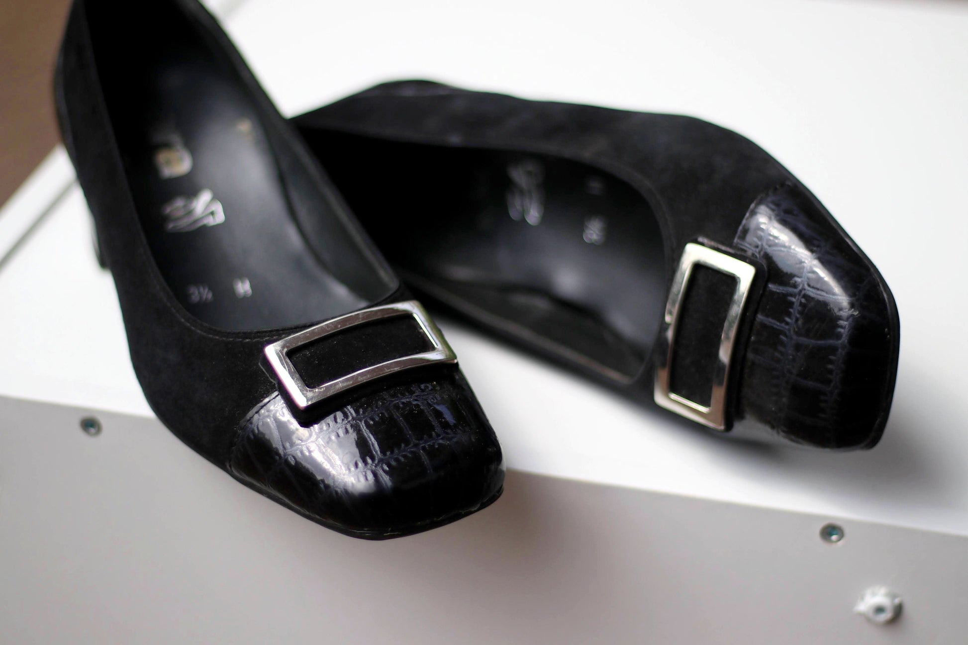 90s Leather Pumps| Black Minimalist Chic Black Heels| Vintage Ara Feminine Heels with Silver Details| Size 3.5 UK