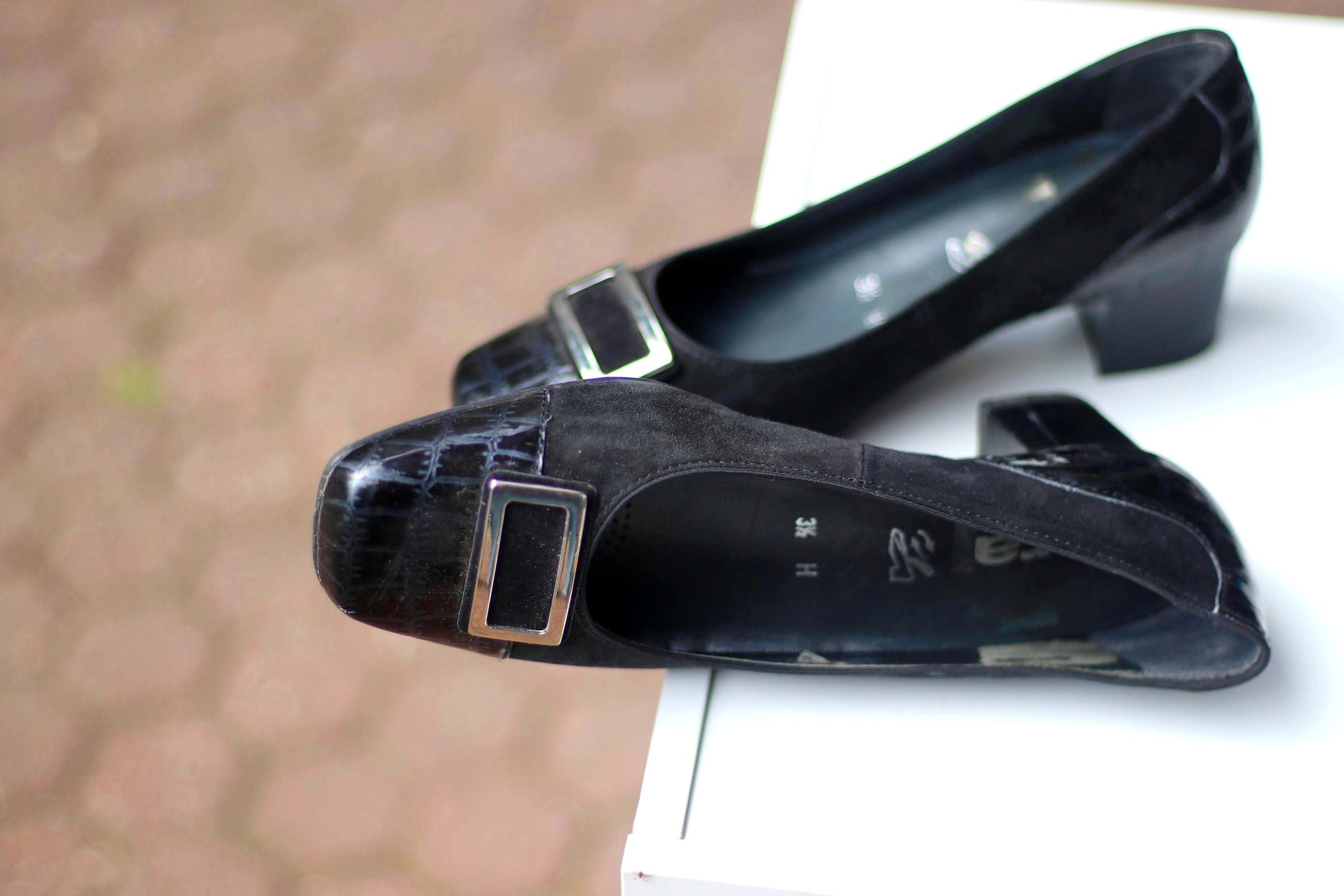 90s Leather Pumps| Black Minimalist Chic Black Heels| Vintage Ara Feminine Heels with Silver Details| Size 3.5 UK