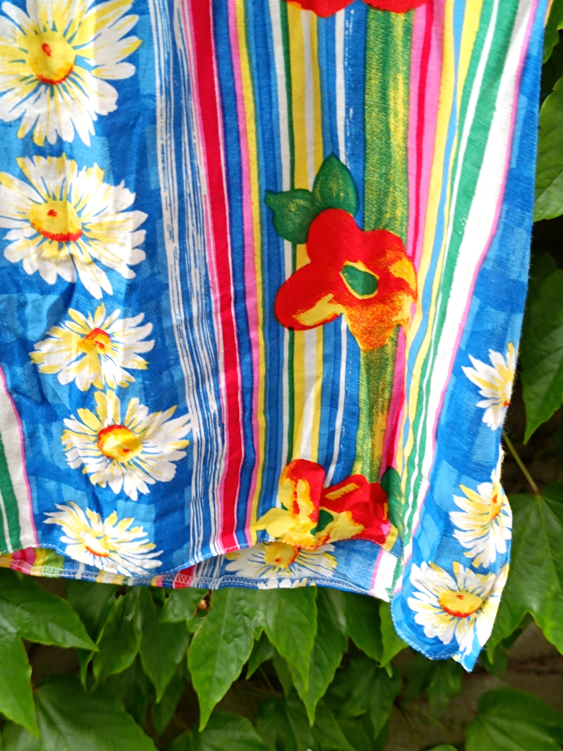 80 Floral Print Blouse| Vintage Sleeveless Blouse with Daisy Print| Maximalist Women's Top