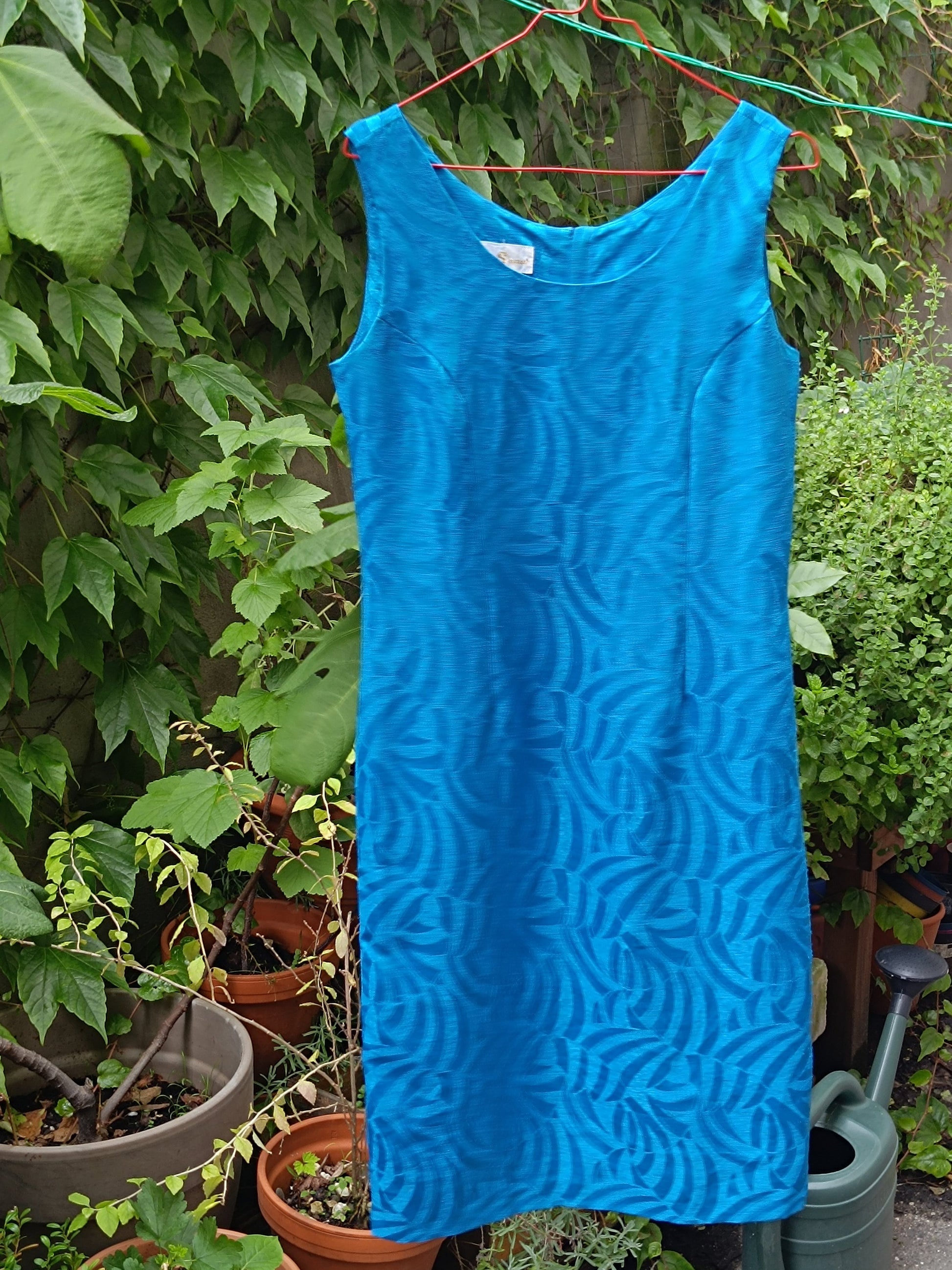 Vintage y2k Blue Sleeveless Midi Dress | 2000s Bodycon Summer Dress with Leaf Print – Sleek Minimalist Evening Look