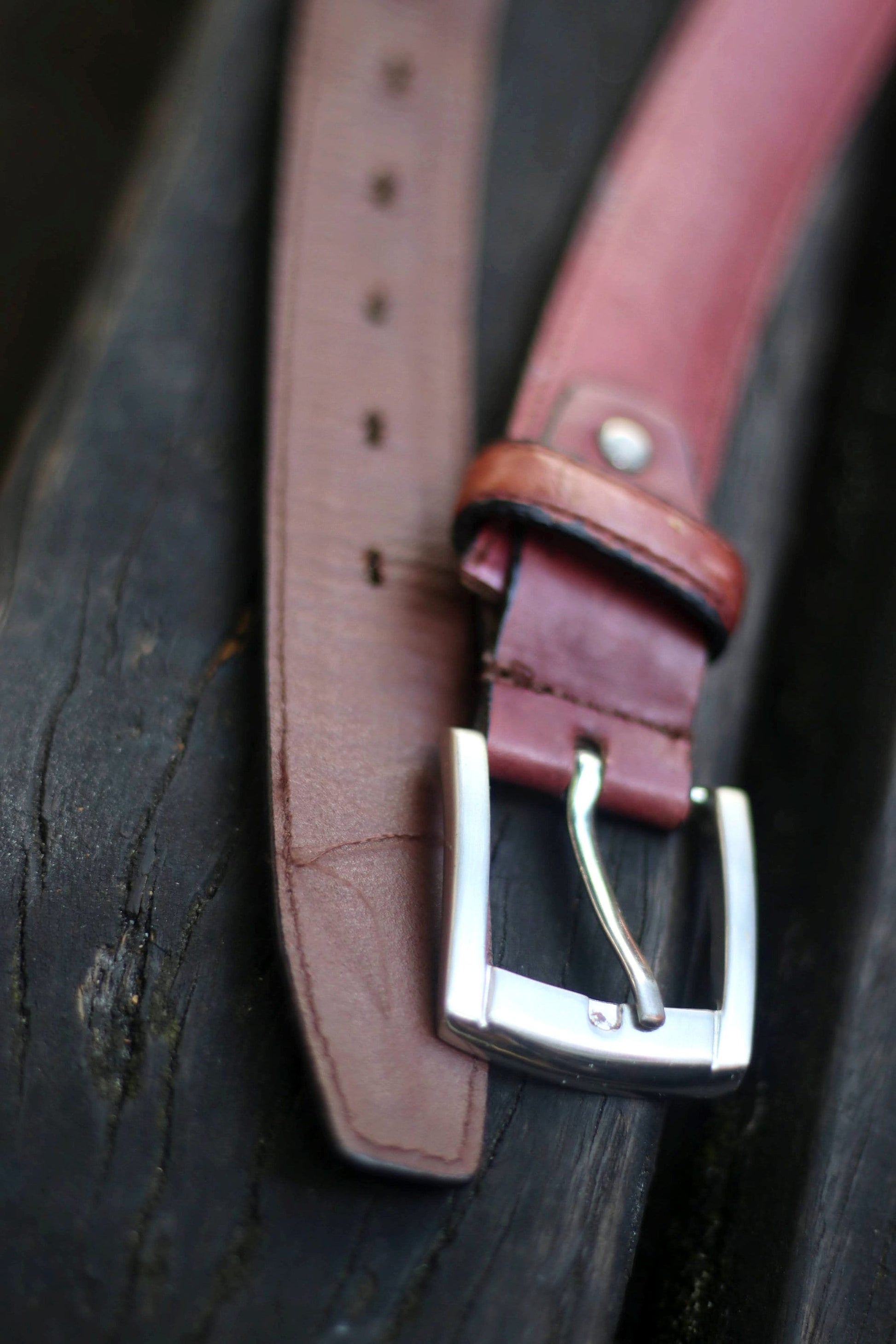 Vintage Red Leather Belt| Women's 70s Minimalist Belt| Classic Purist Leather Accessory