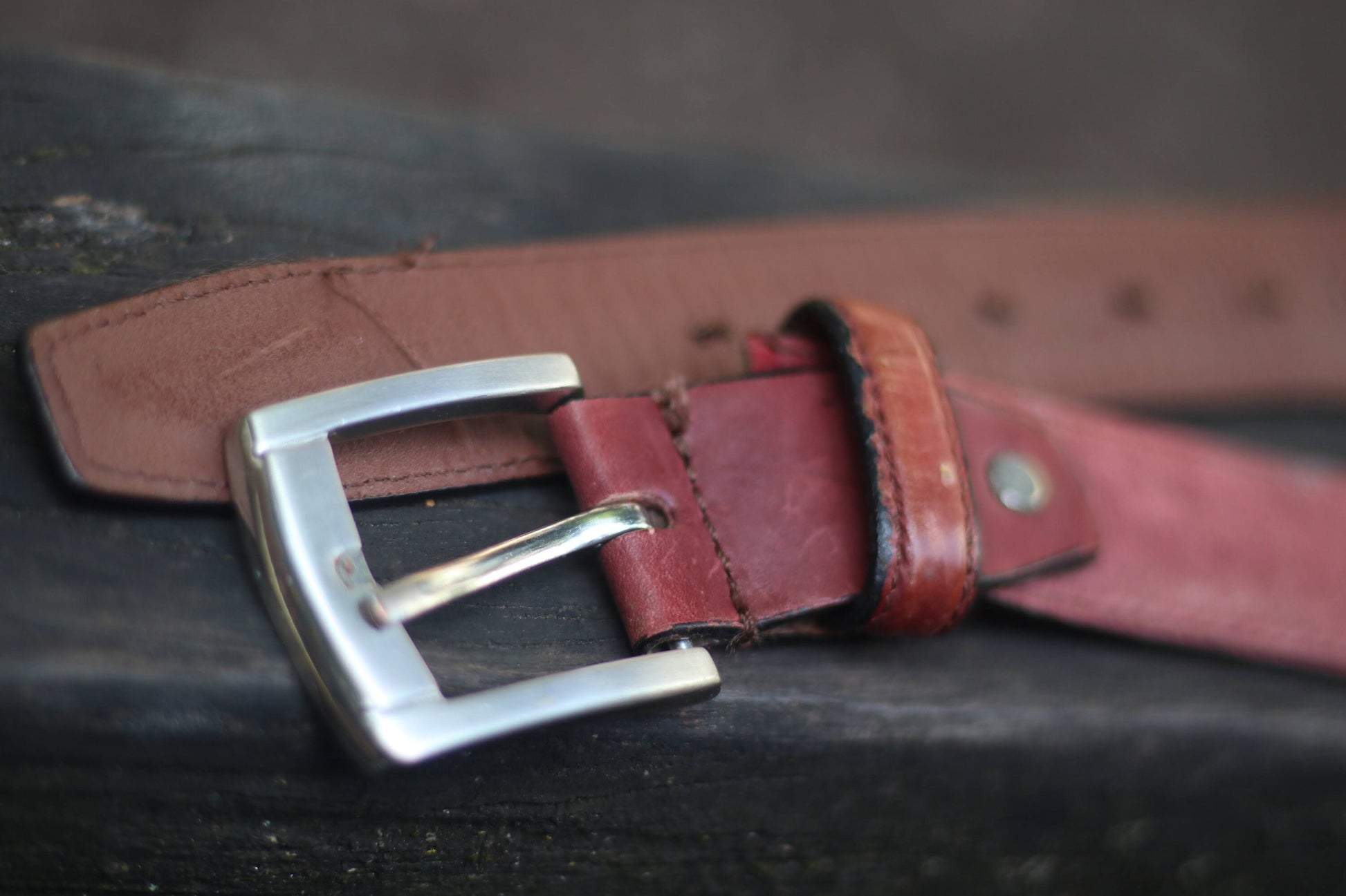 Vintage Red Leather Belt| Women's 70s Minimalist Belt| Classic Purist Leather Accessory