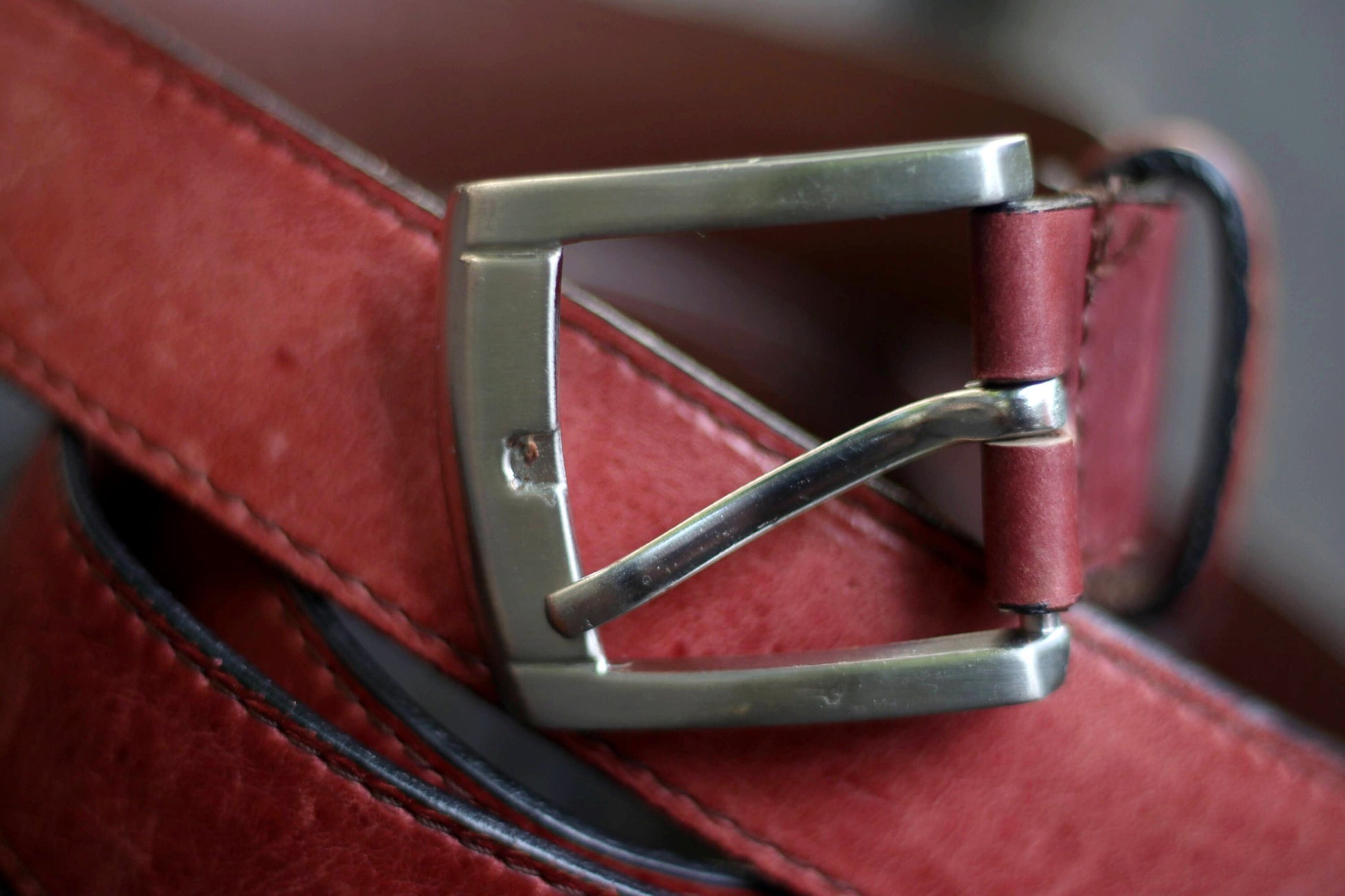 Vintage Red Leather Belt| Women's 70s Minimalist Belt| Classic Purist Leather Accessory