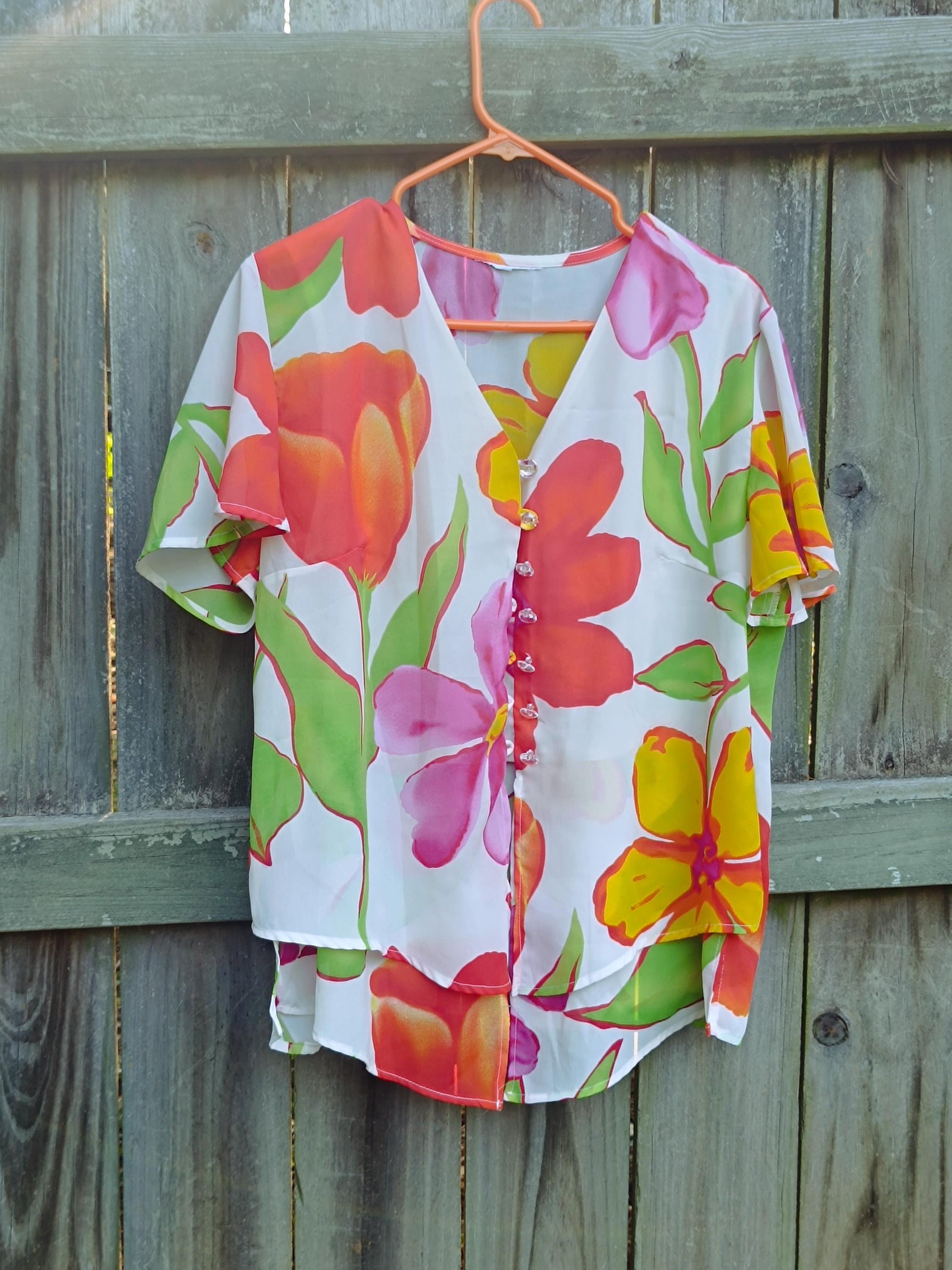 80 Floral Print Blouse| Vintage White and Red Short Sleeved Blouse| Women's Maximalist Crazy Print Shirt