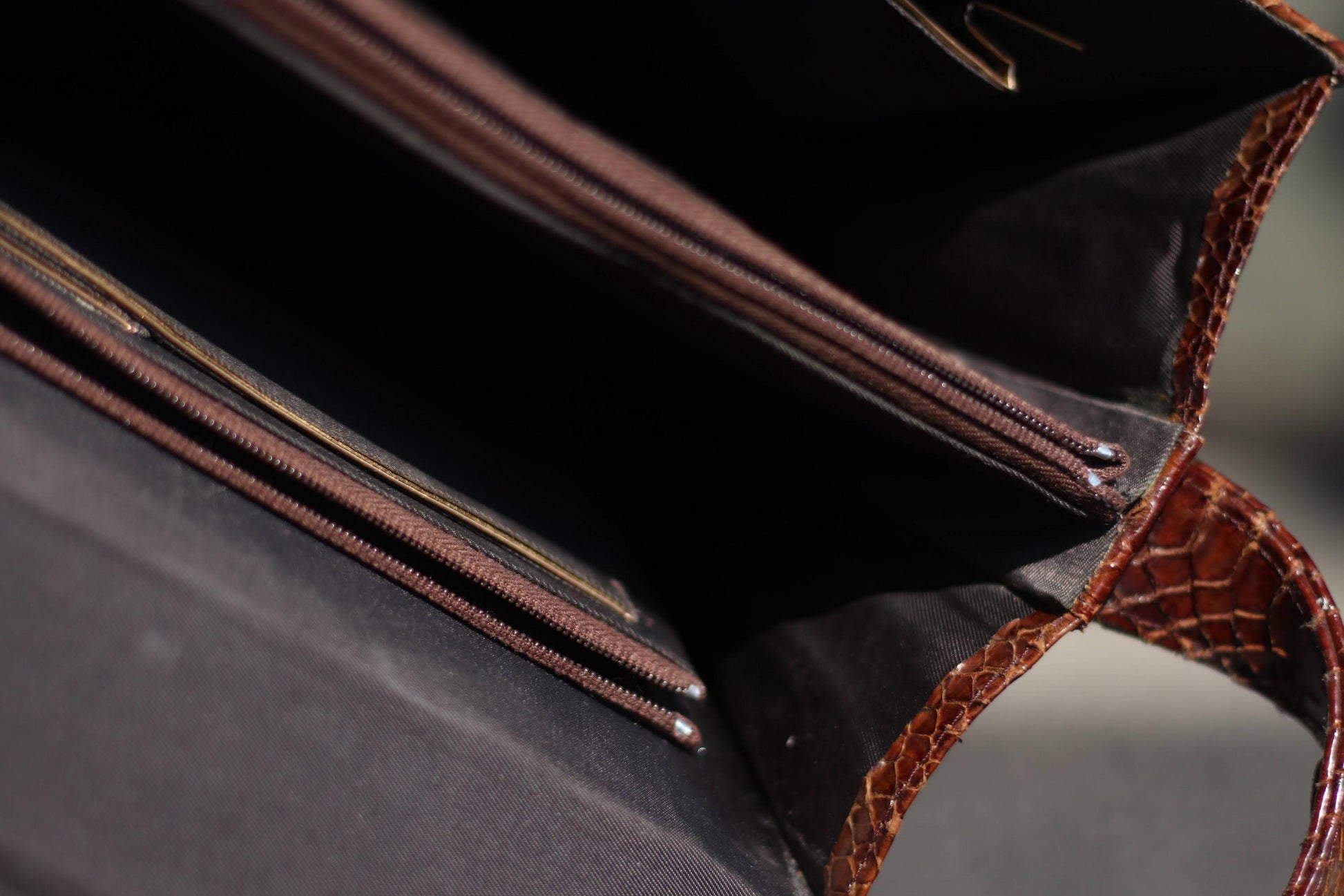 Faux Snakeskin Leather handbag| Vintage Brown Compact Shoulder bag | 70s Mini Leo Print Bag