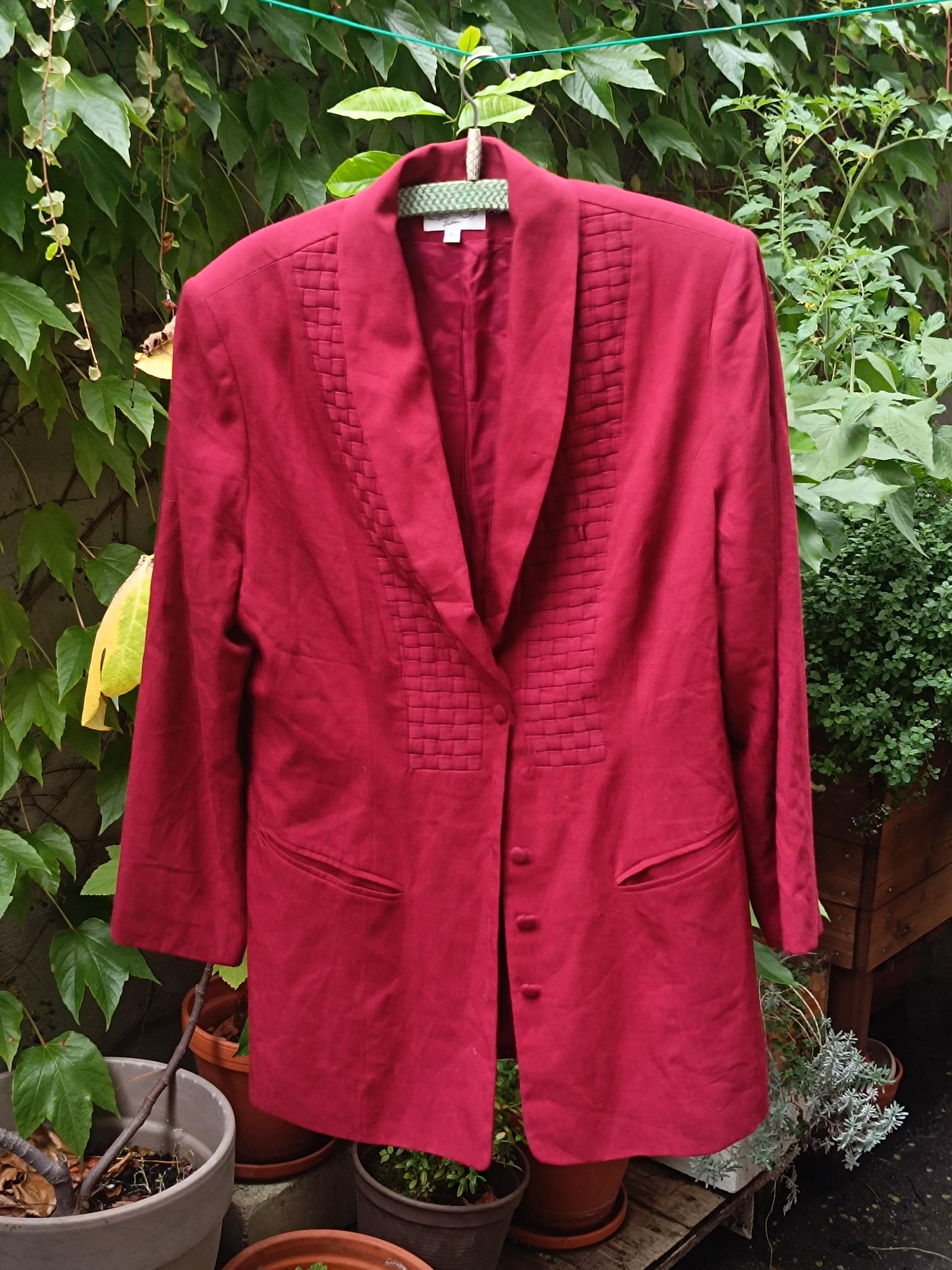80s Red Blazer| Vintage Women's Blazer with Pleated Details| Minimalist Chic Long Sleeved Blazer