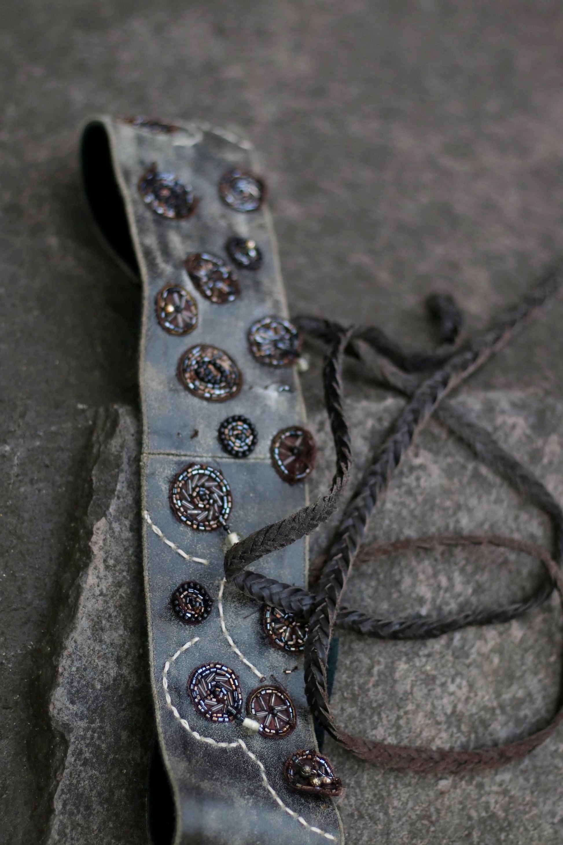 Vintage Point Virgule Belt| Genuine Leather Belt| Women's Gray Sequined Tie Belt