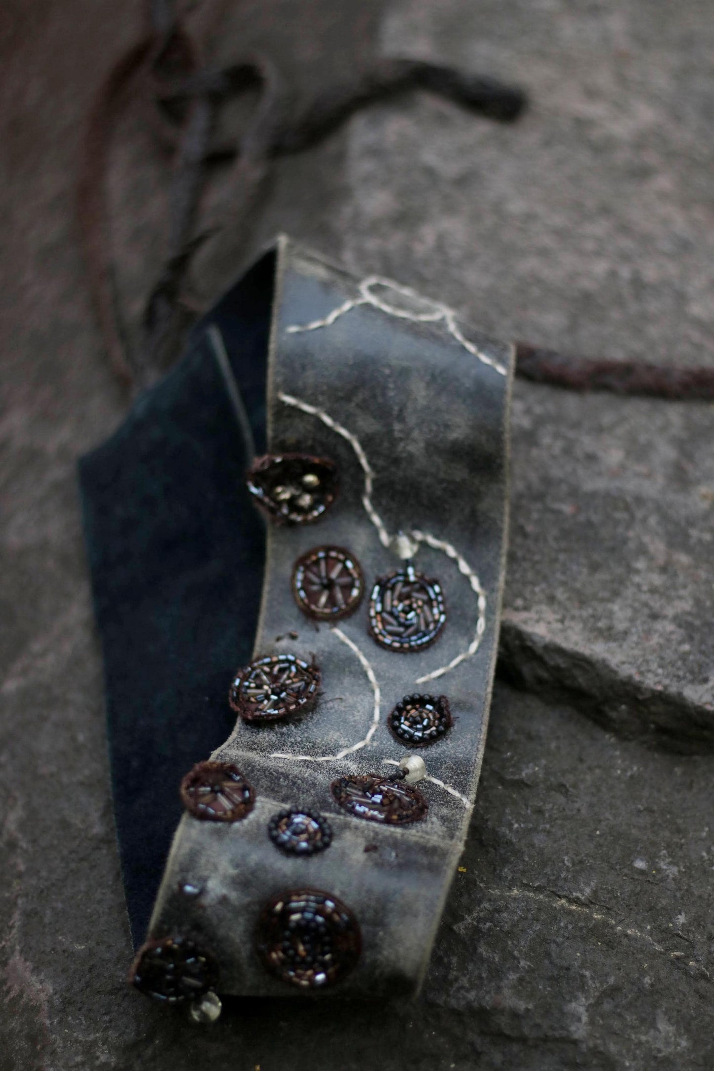 Vintage Point Virgule Belt| Genuine Leather Belt| Women's Gray Sequined Tie Belt