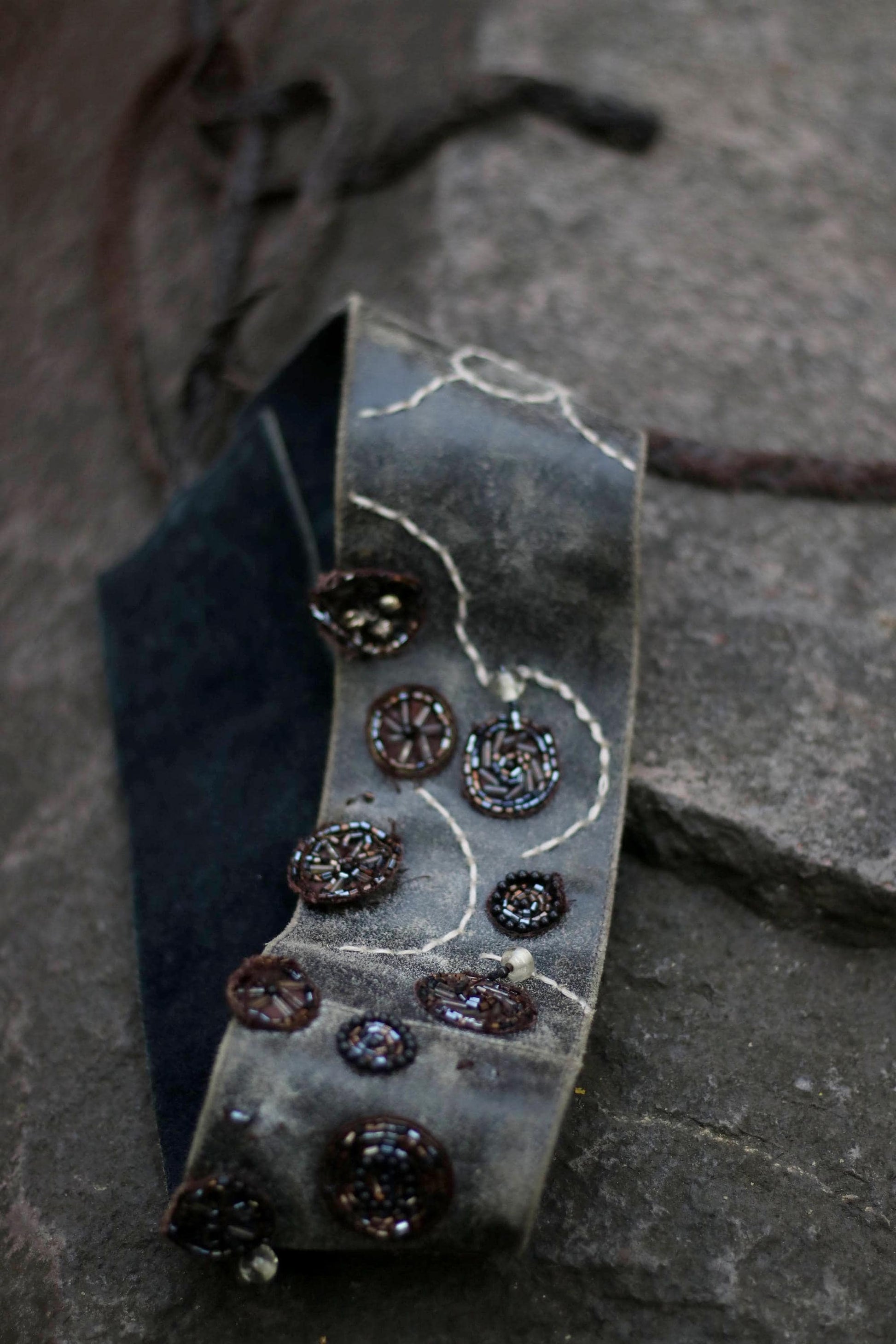 Vintage Point Virgule Belt| Genuine Leather Belt| Women's Gray Sequined Tie Belt