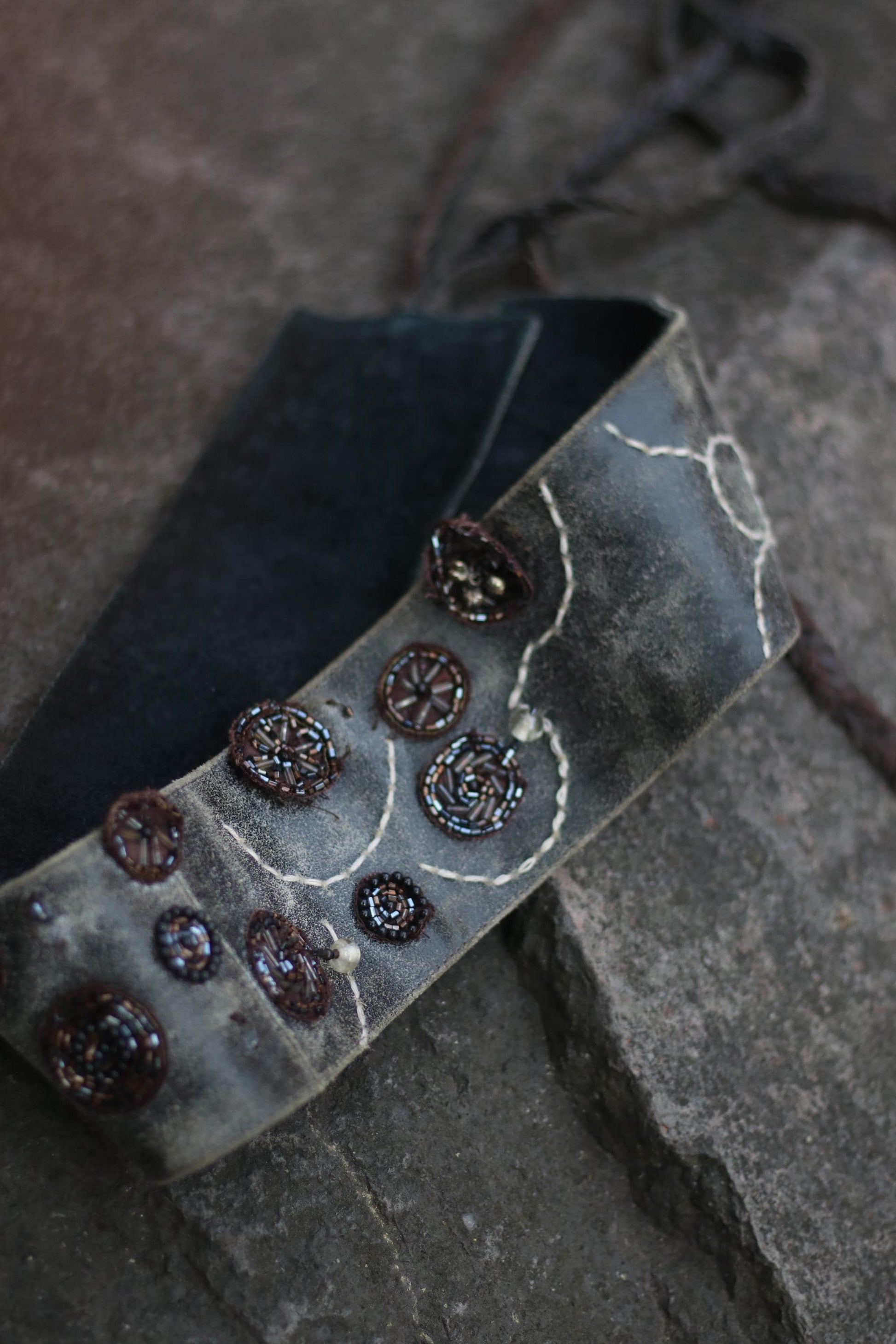 Vintage Point Virgule Belt| Genuine Leather Belt| Women's Gray Sequined Tie Belt