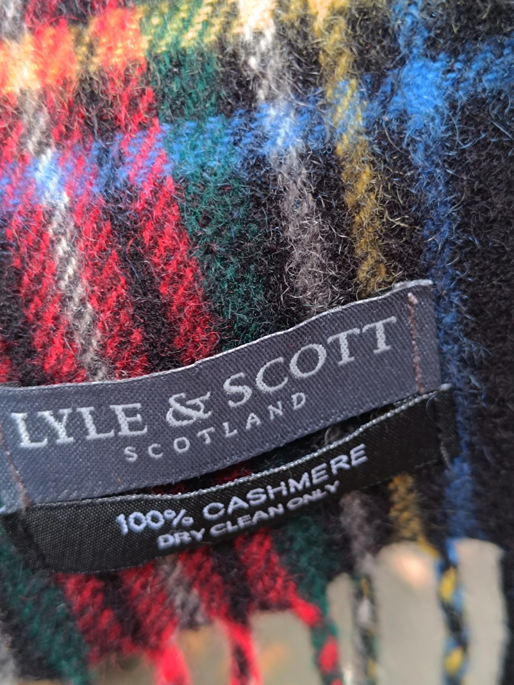 Vintage Lyle & Scott Cashmere Scarf| Y2K Red Minimalist Tartan Winter Accessory| Women's Neckwarmer| Men's Classic scarf